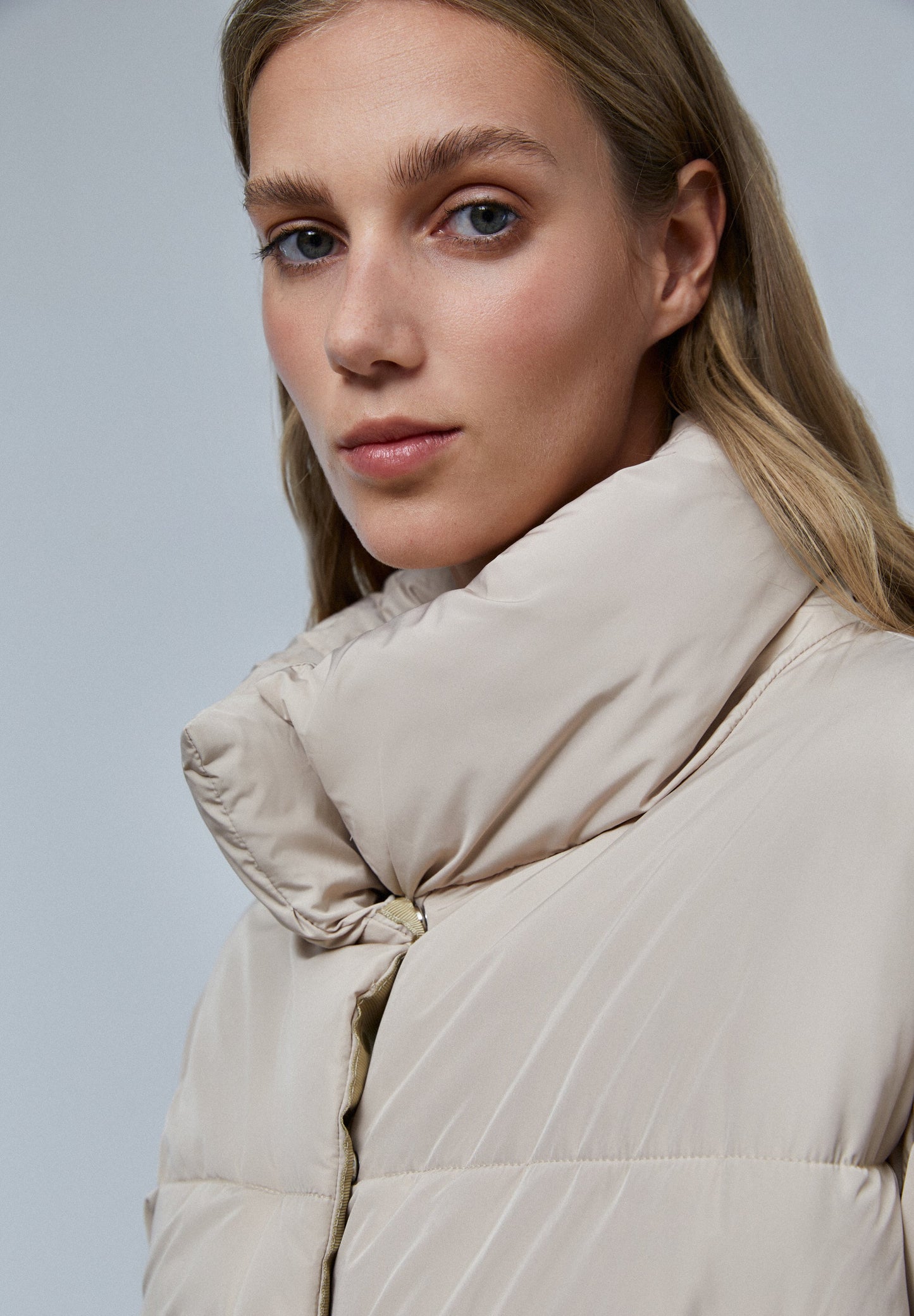 PUFFER COAT WITH HIGH COLLAR