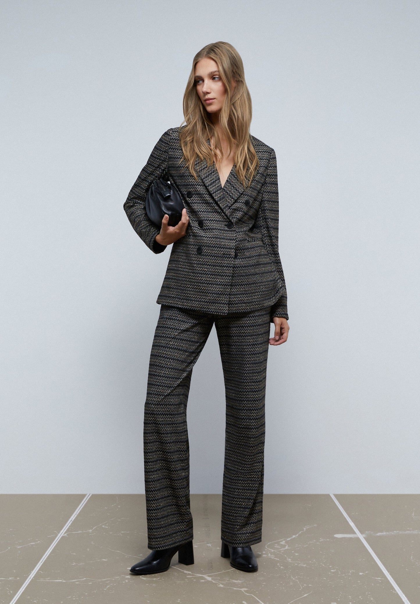 LIGHTWEIGHT METALLIC BLAZER