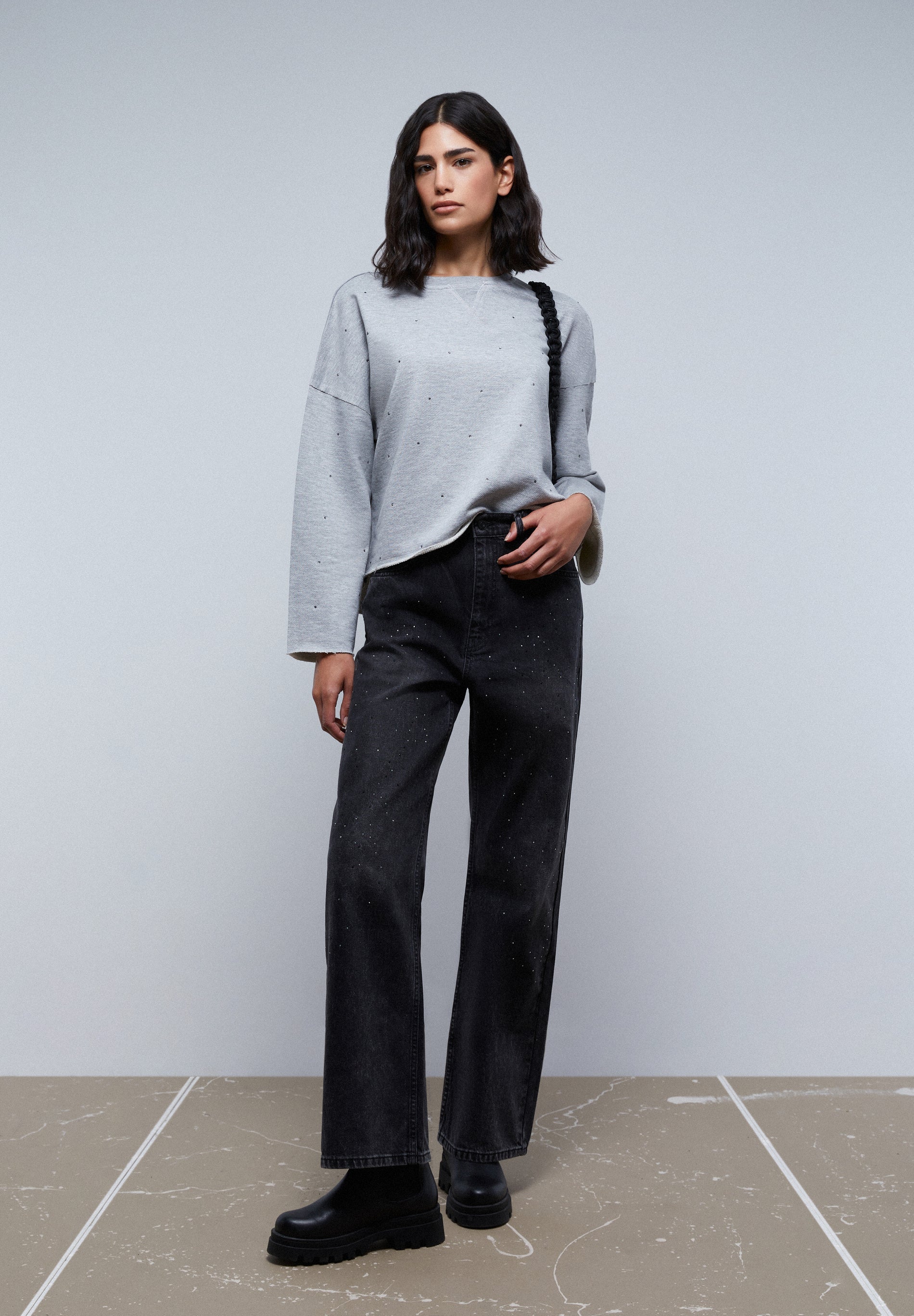 SWEATSHIRT WITH GLASS DETAIL