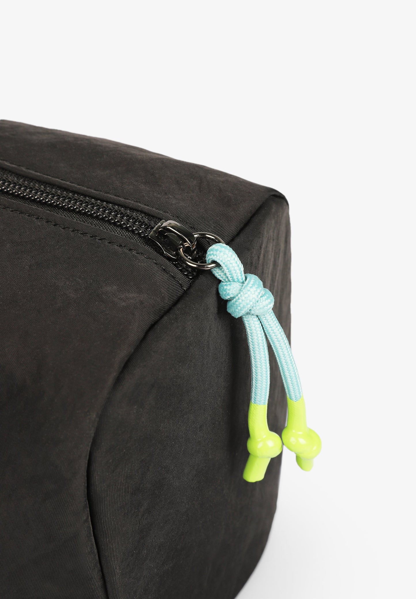 TOILETRY BAG WITH ZIP DETAIL