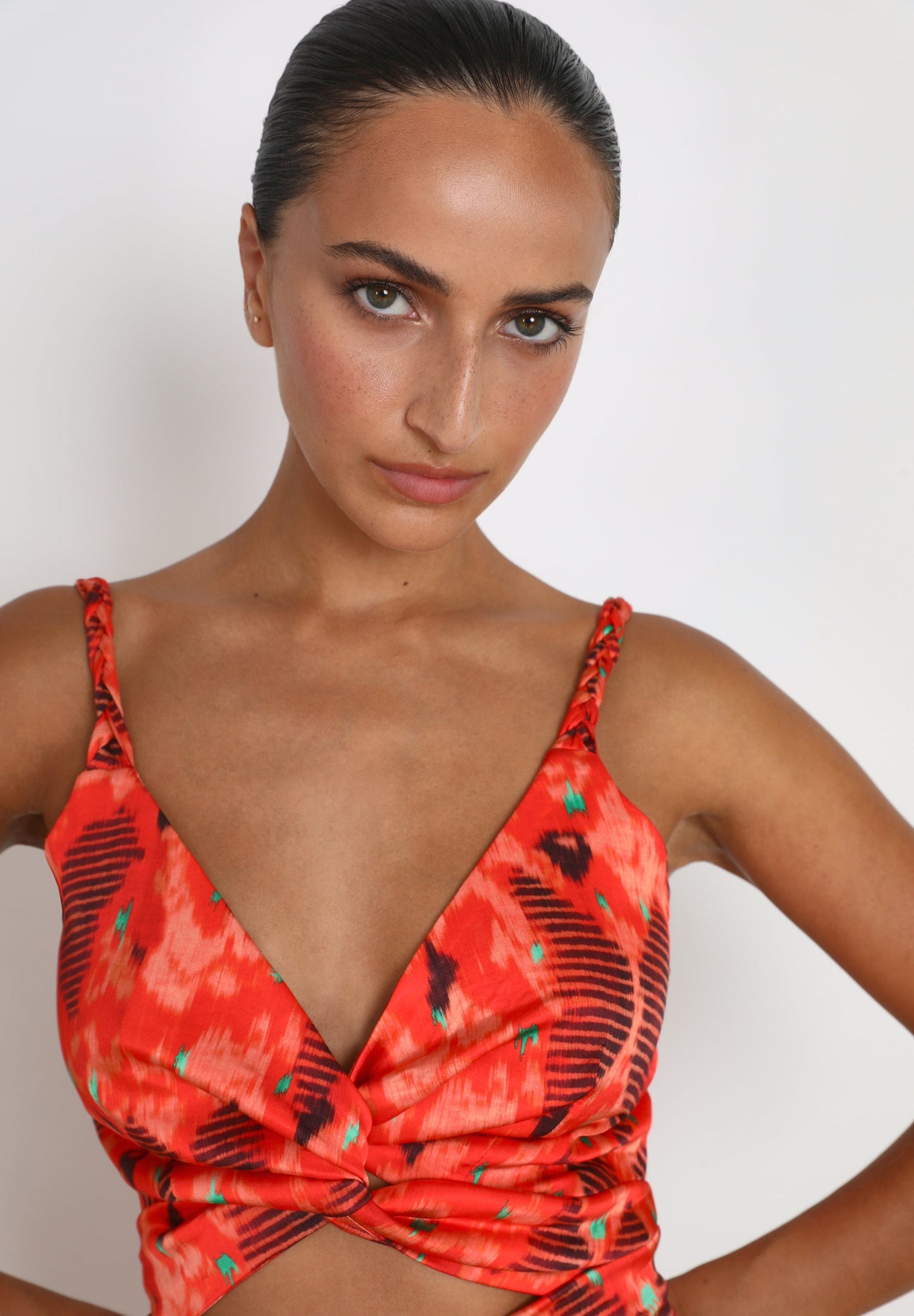 CROSSOVER PRINTED TOP