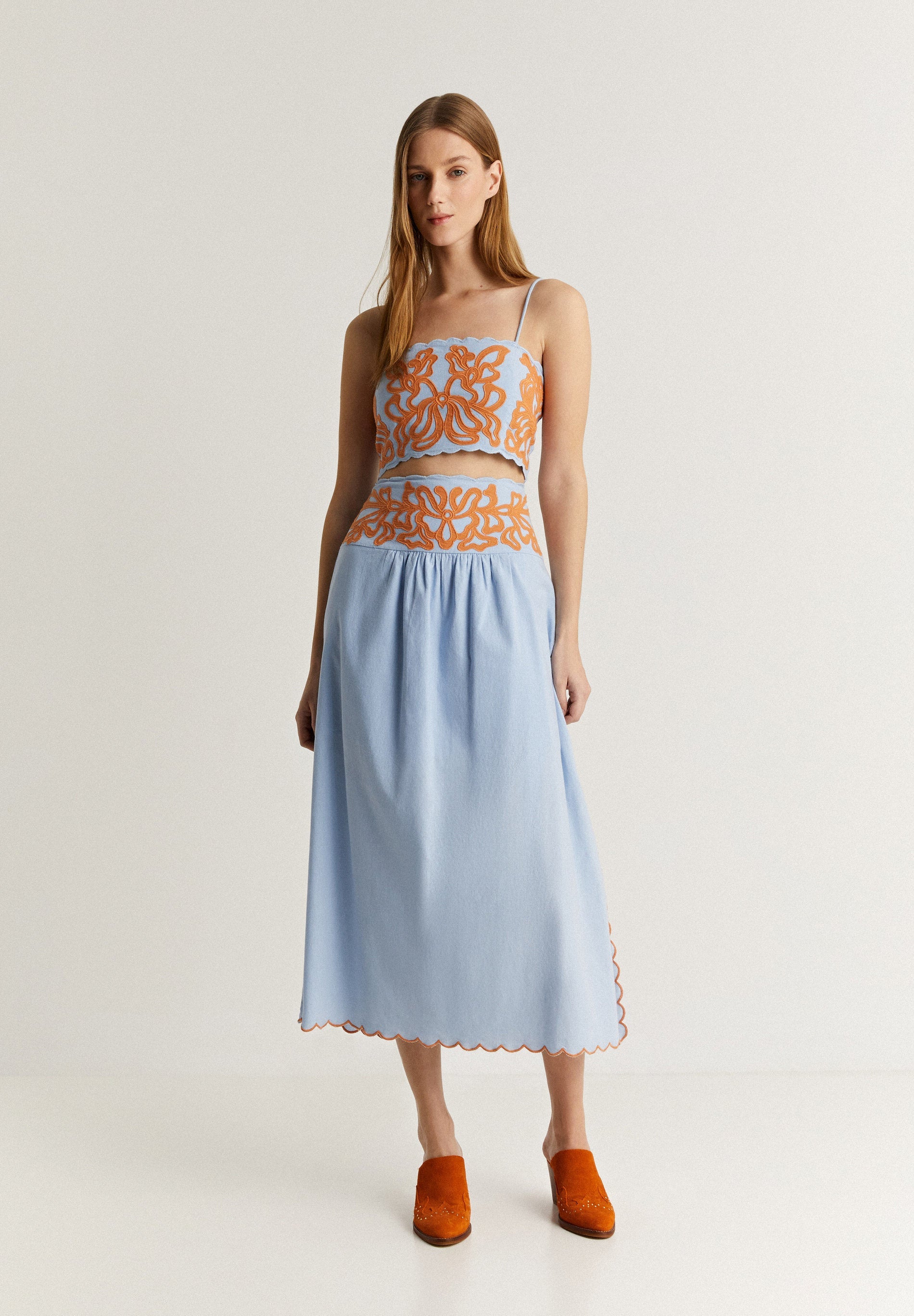 SKIRT WITH EMBROIDERED WAIST DETAIL