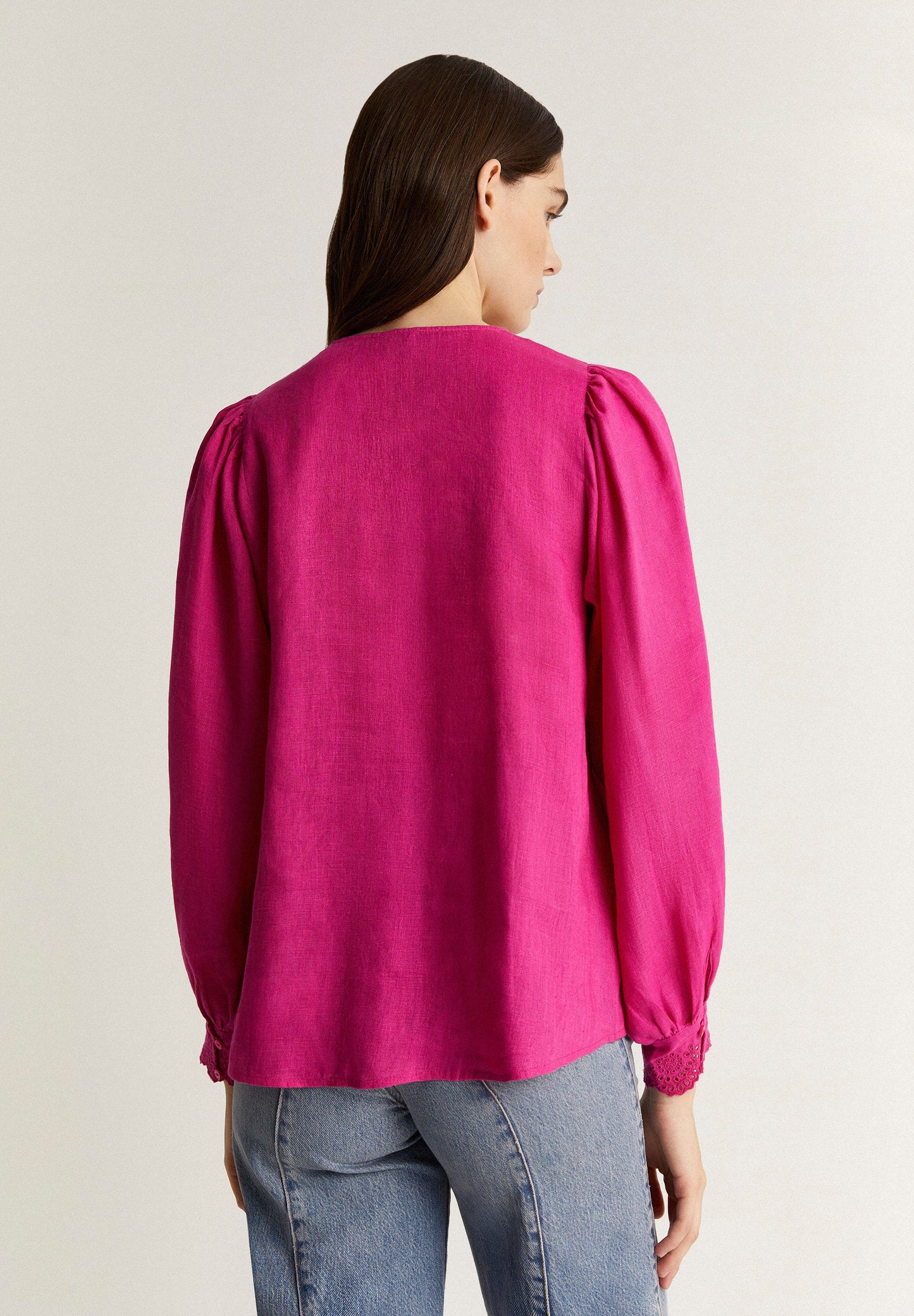 BLOUSE WITH CONTRAST EMBROIDERY