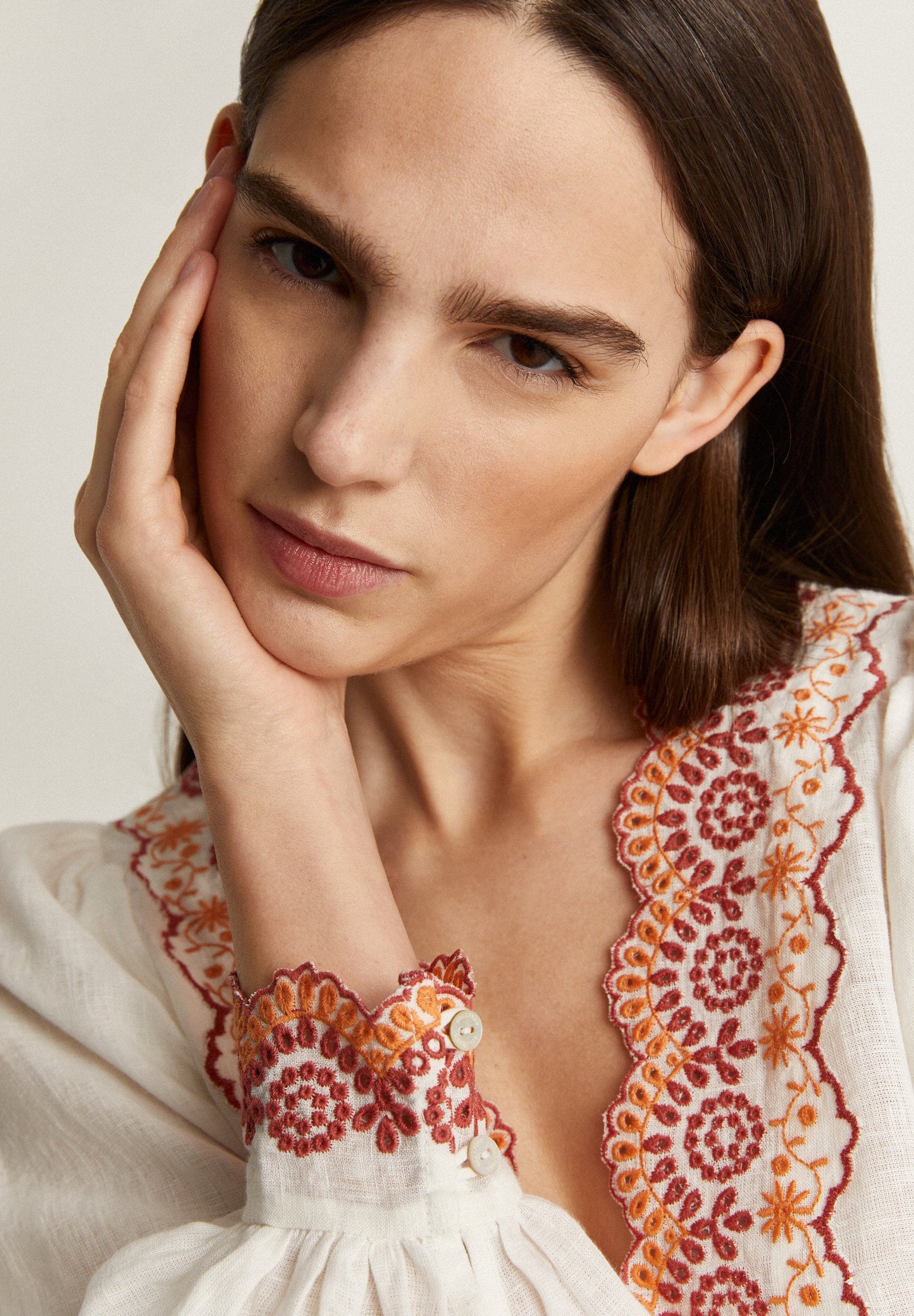 BLOUSE WITH CONTRAST EMBROIDERY