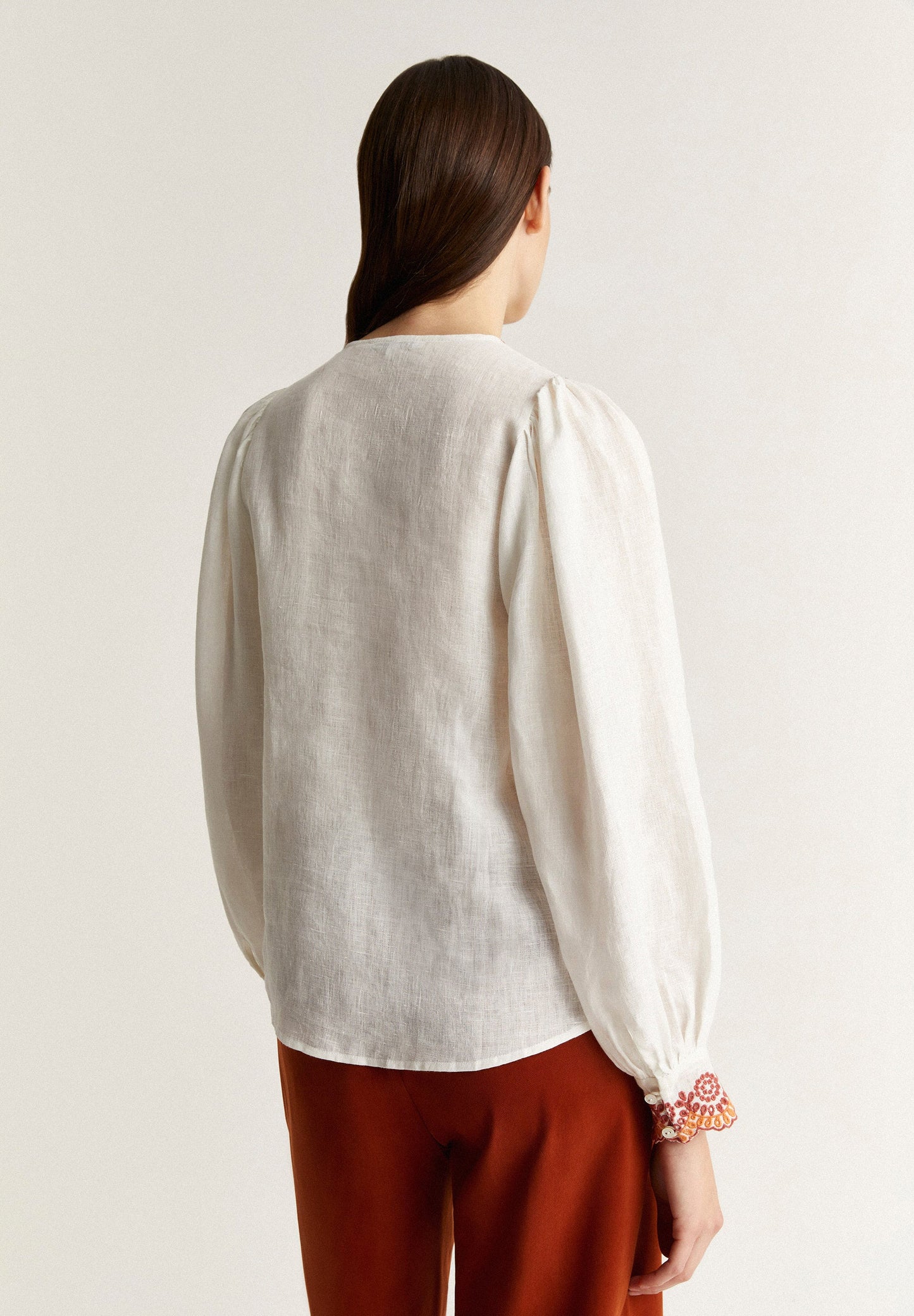BLOUSE WITH CONTRAST EMBROIDERY
