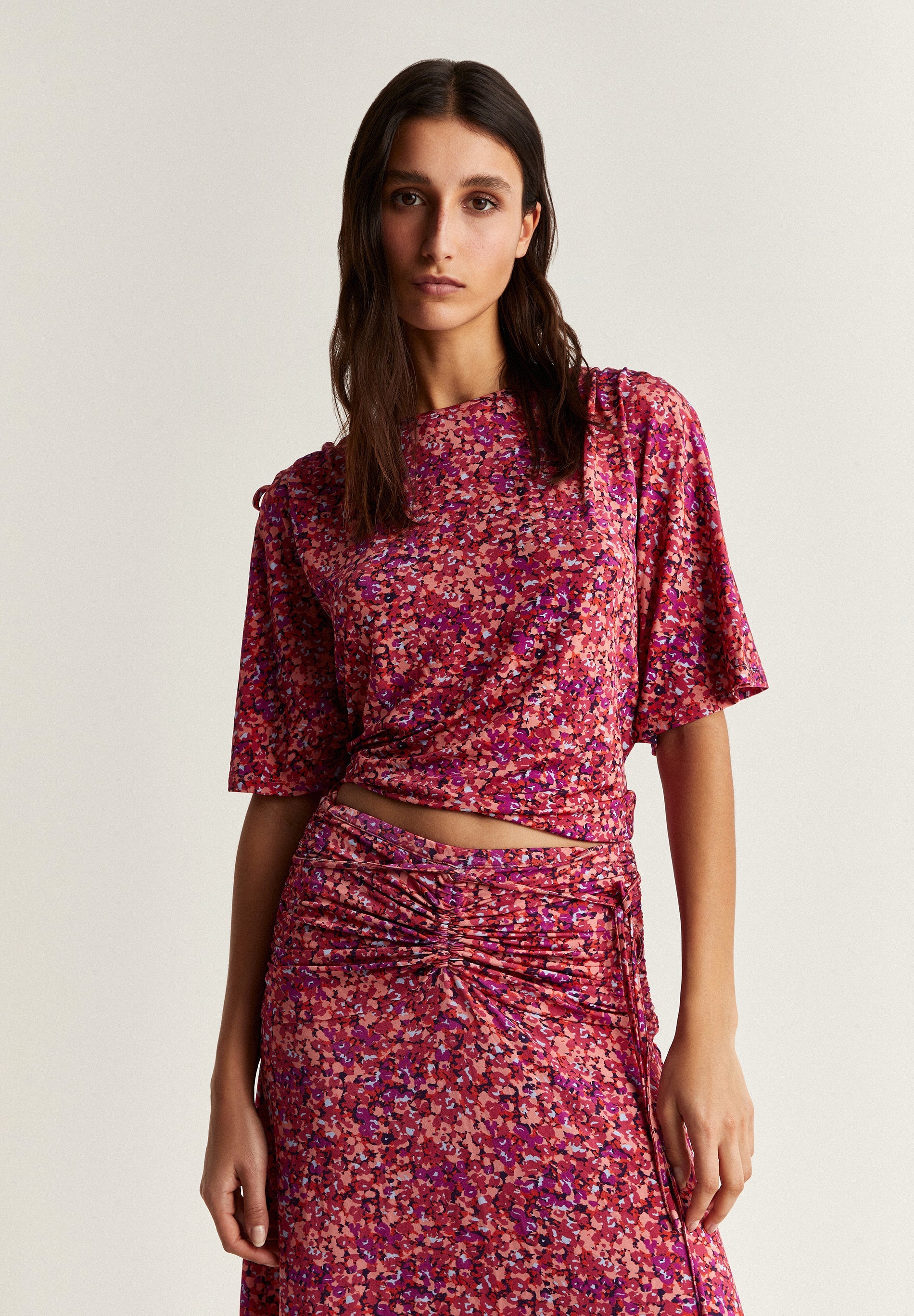 TOP WITH DRAWSTRING DETAIL ON THE SHOULDER