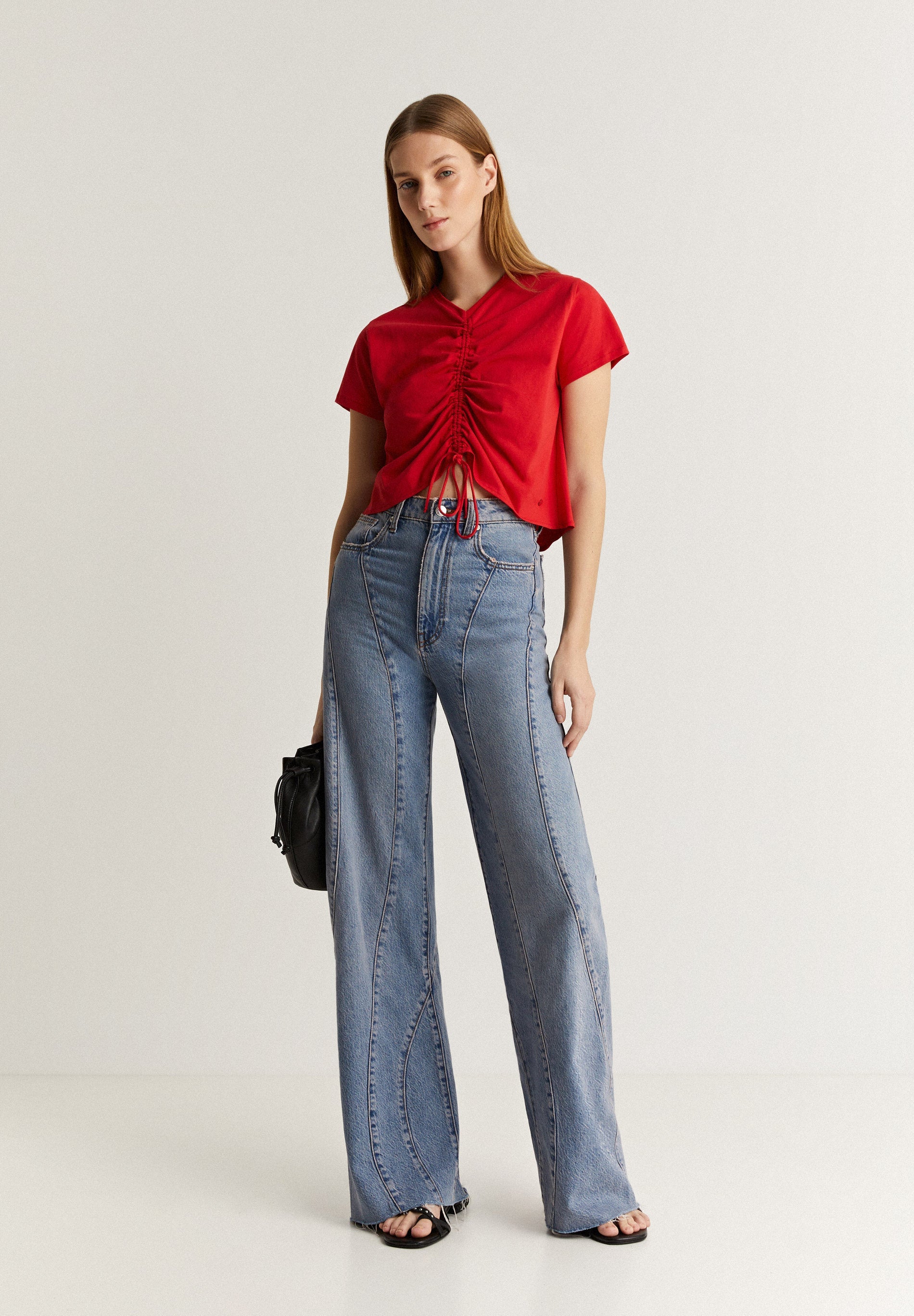 T-SHIRT WITH FRONT GATHERED DETAIL