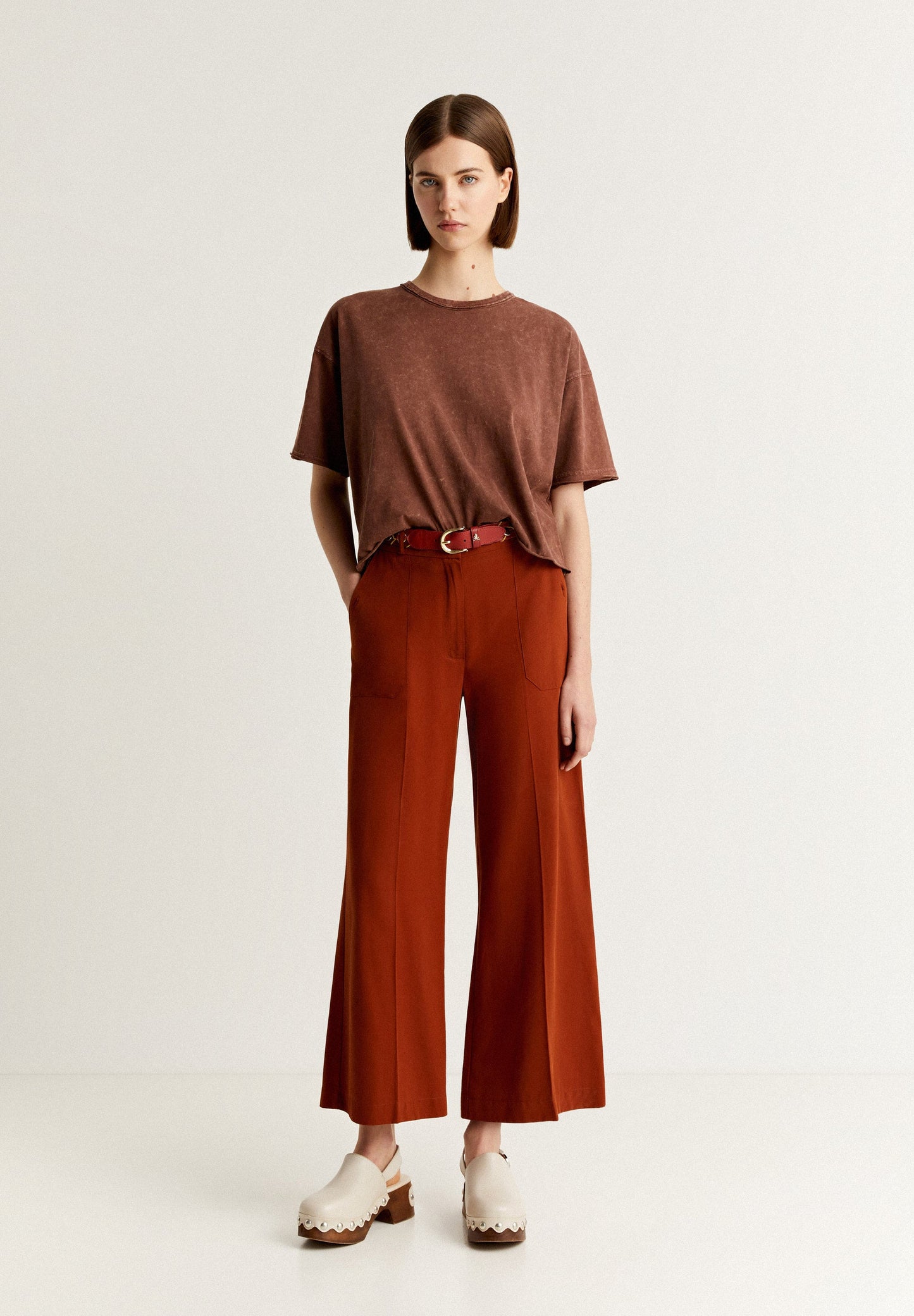 T-SHIRT WITH RHINESTONE SKULL ON BACK