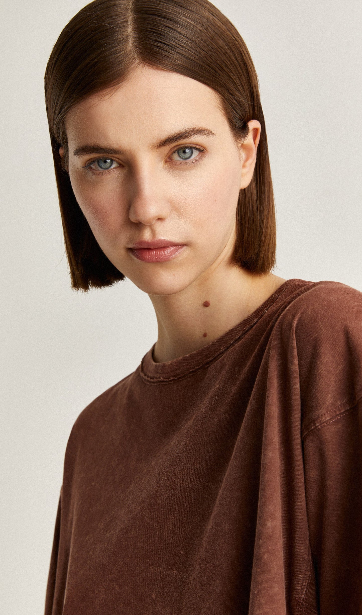 T-SHIRT WITH RHINESTONE SKULL ON BACK