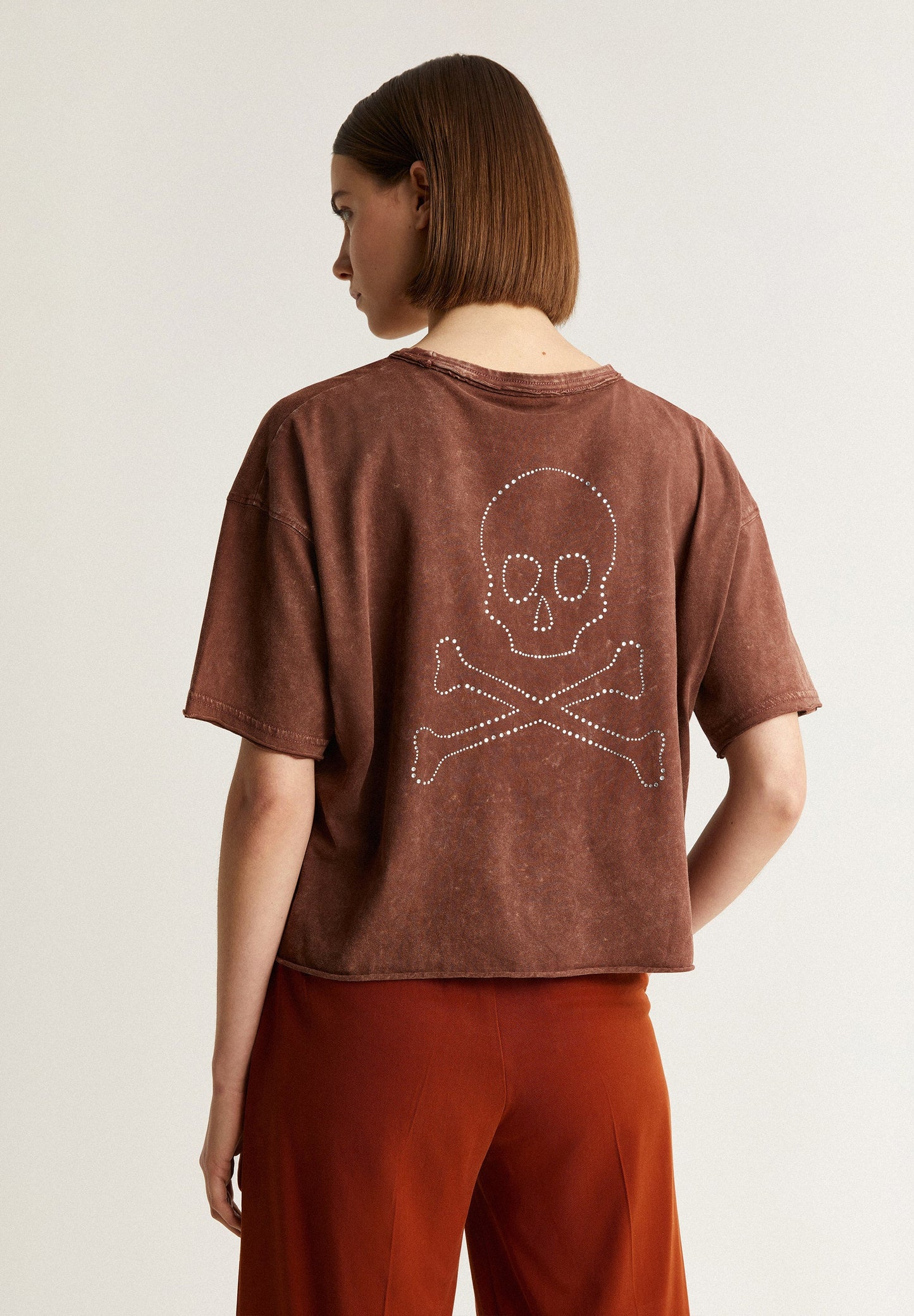 T-SHIRT WITH RHINESTONE SKULL ON BACK