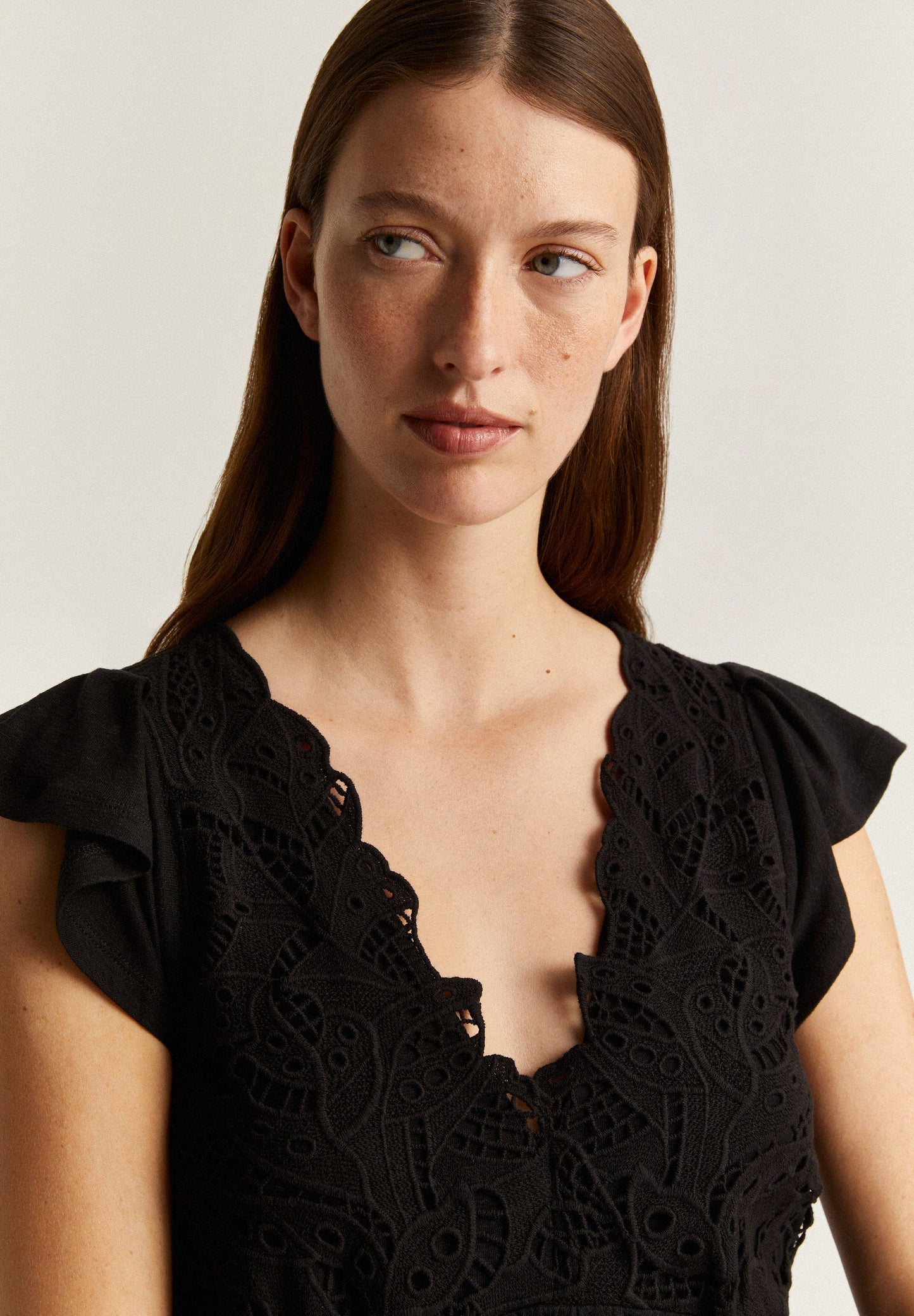 RUSTIC T-SHIRT WITH LACE FRONT