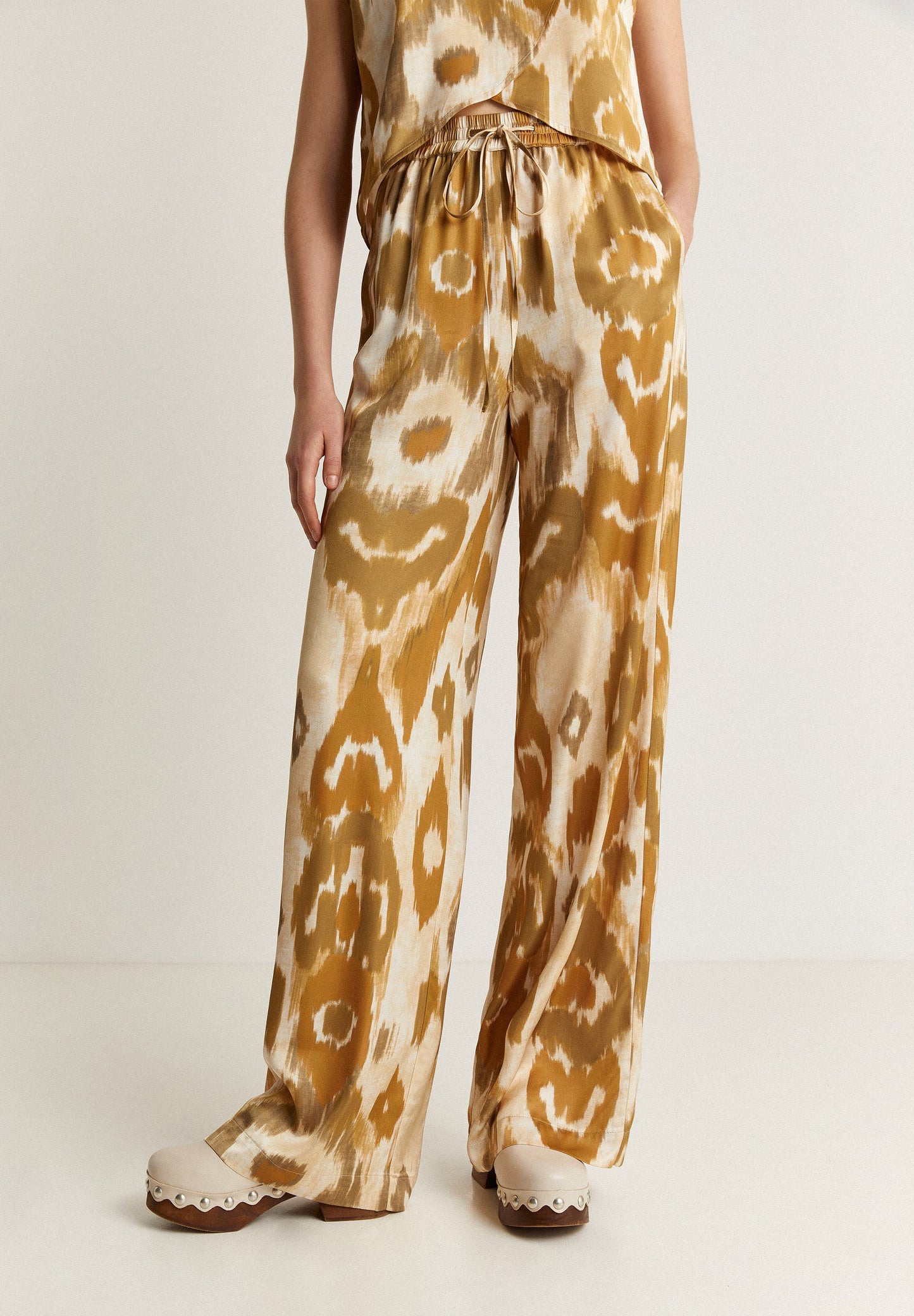 FLOWING ANIMAL PRINT TROUSERS