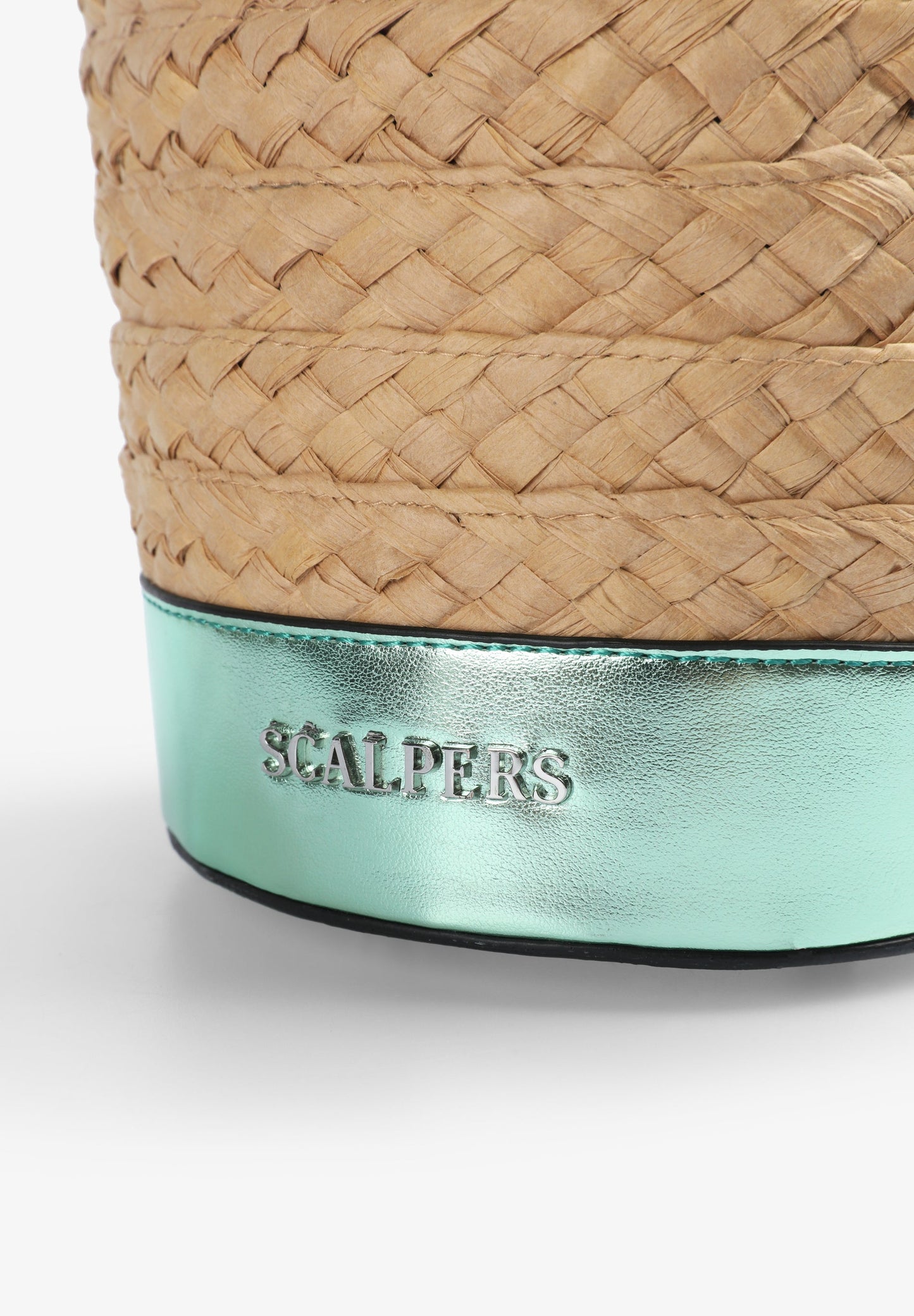 RAFFIA BUCKET BAG WITH METALLIC DETAIL