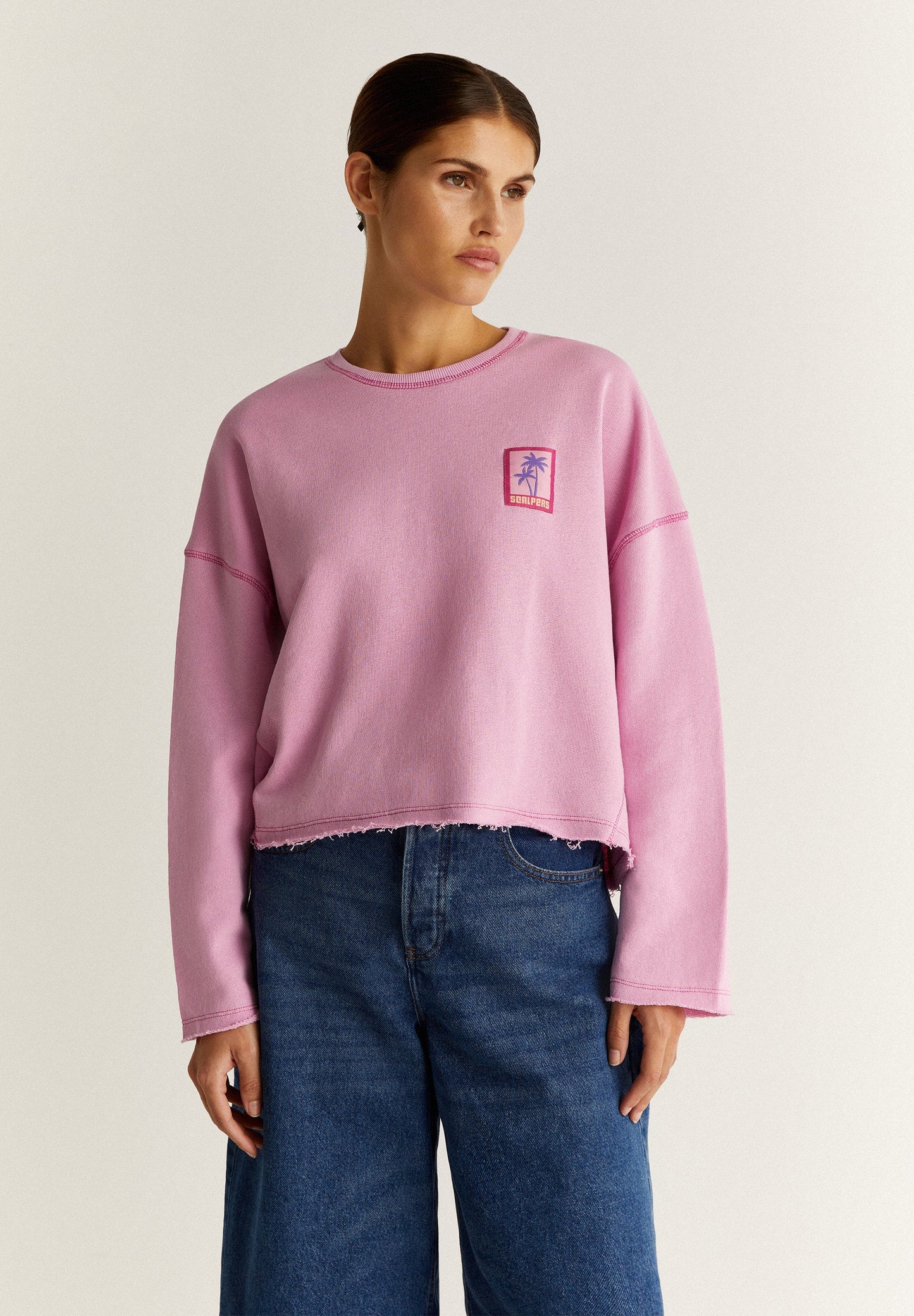 SWEATSHIRT WITH LABEL DETAIL