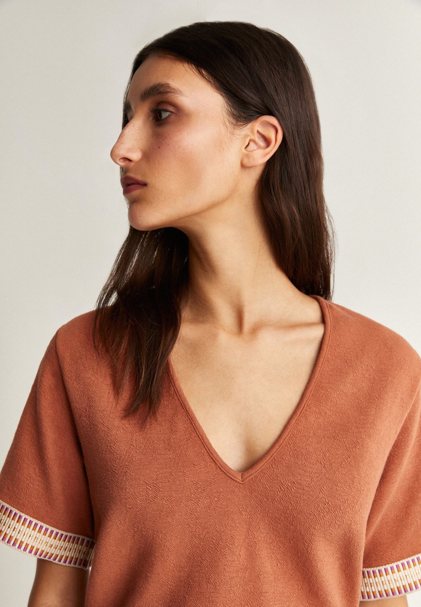 CONTRAST STRAP T-SHIRT