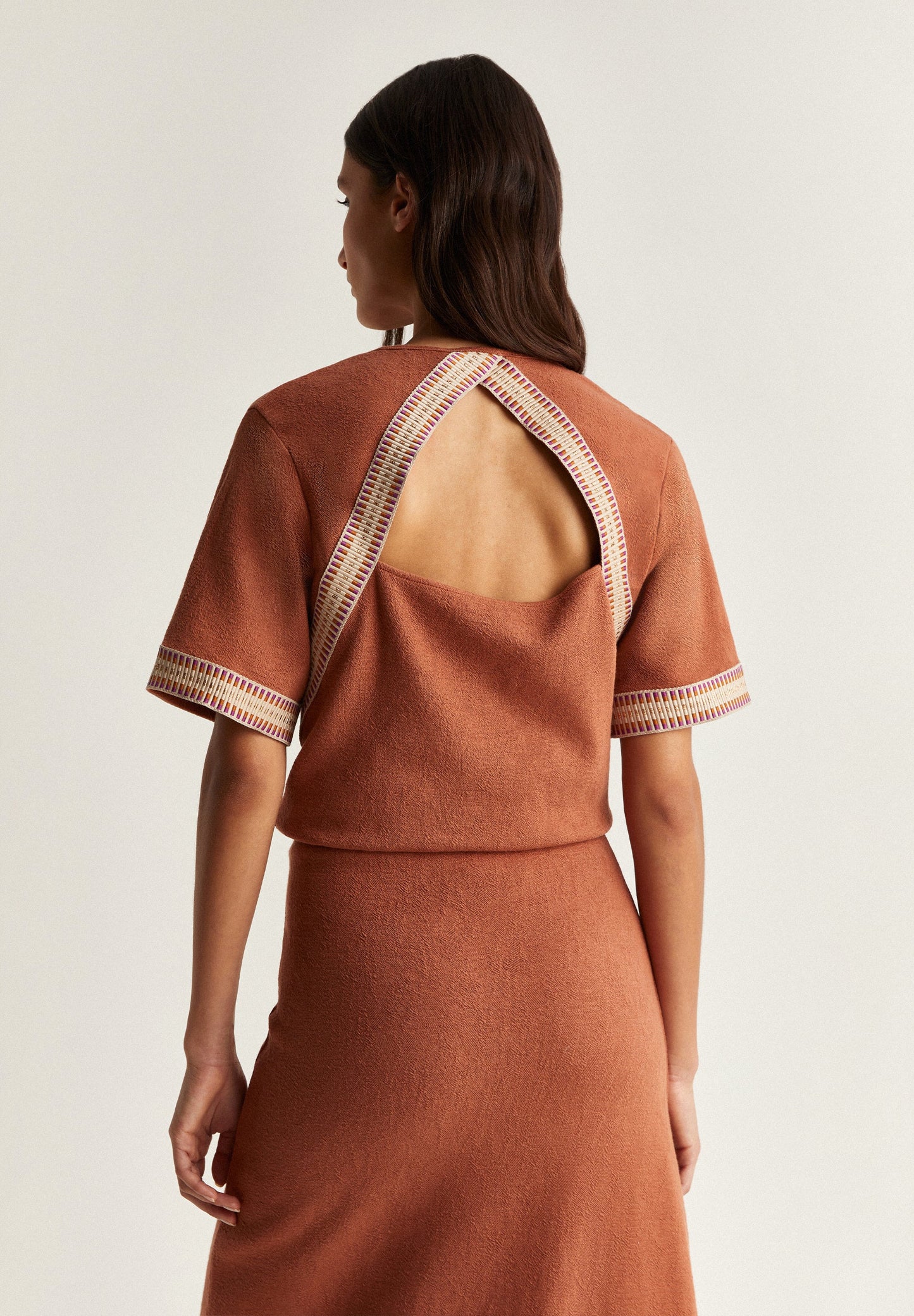 CONTRAST STRAP T-SHIRT