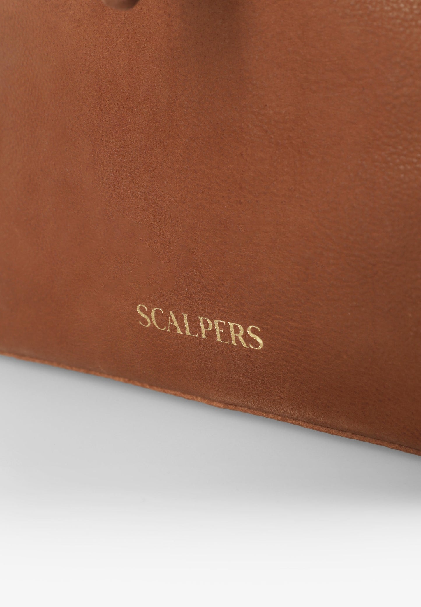 LEATHER BUCKET BAG WITH DRAWSTRING DETAIL