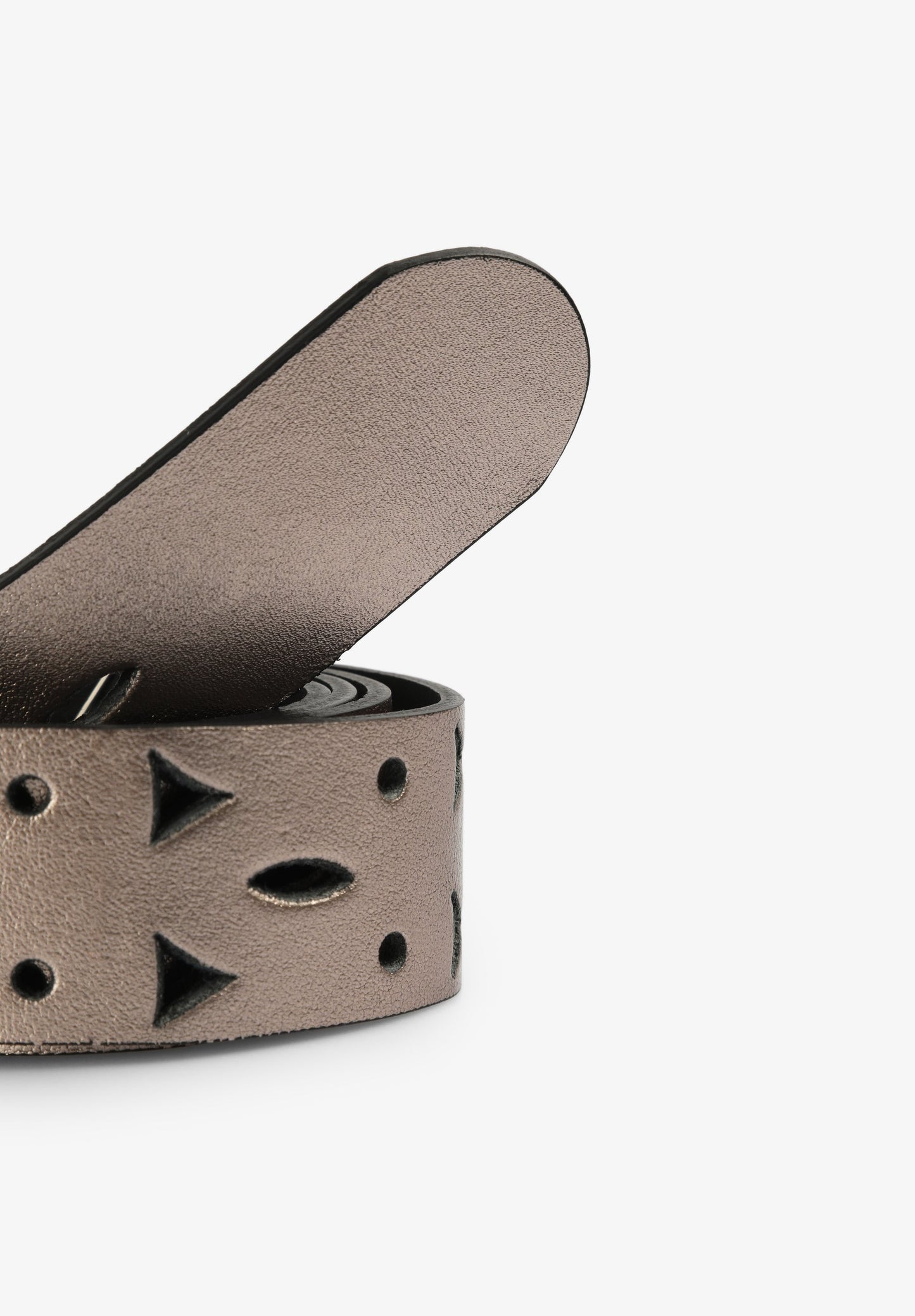 LEATHER BELT WITH PERFORATED DETAILS