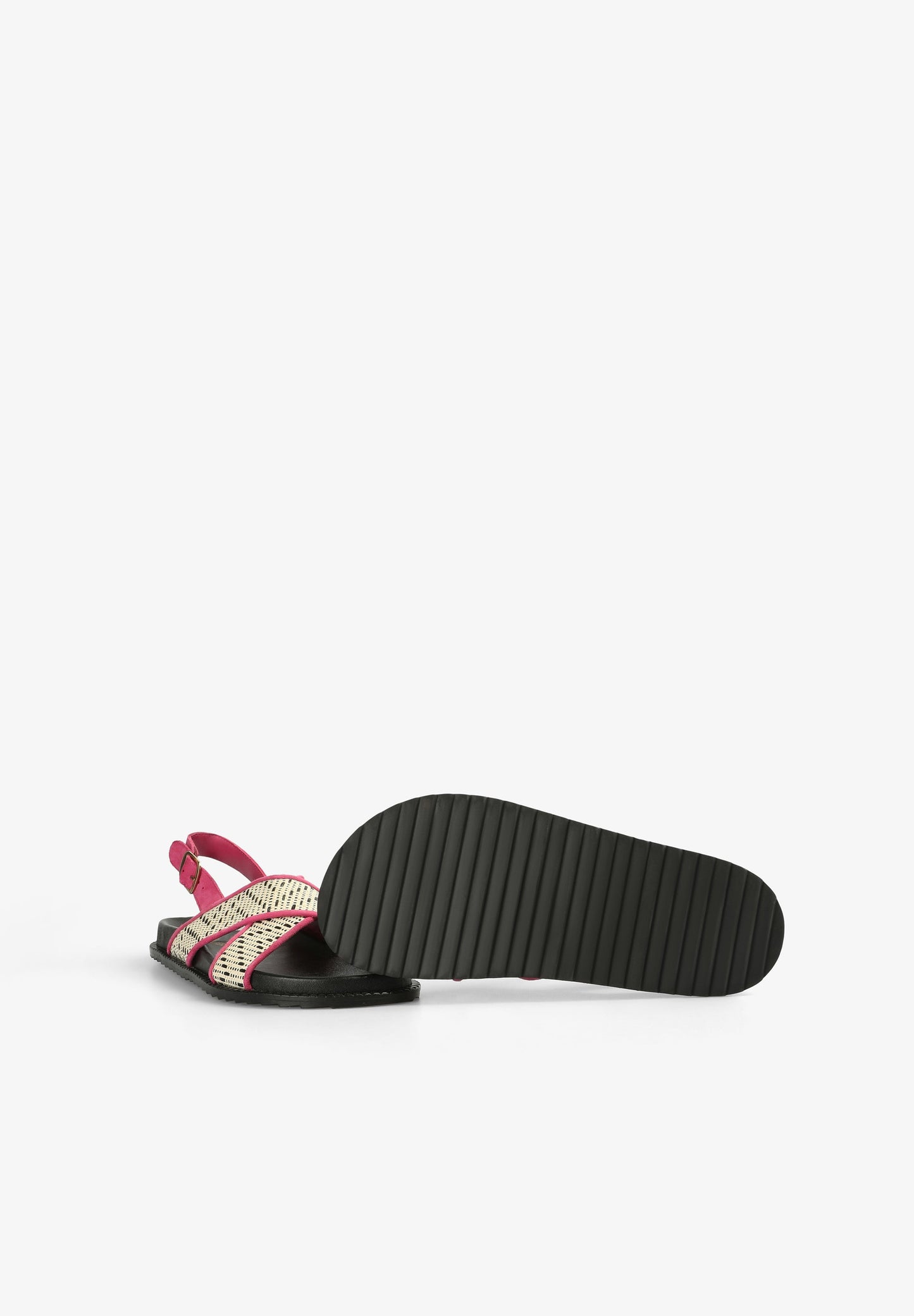 FLAT CRISS-CROSS SANDALS