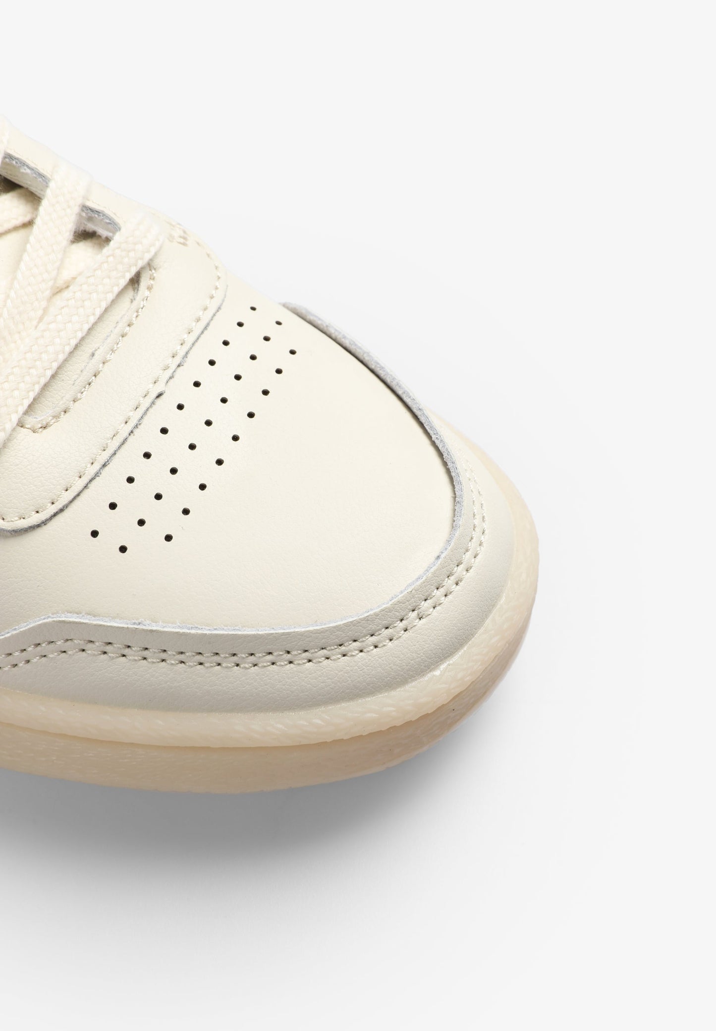 SNEAKERS WITH GLITTER DETAIL