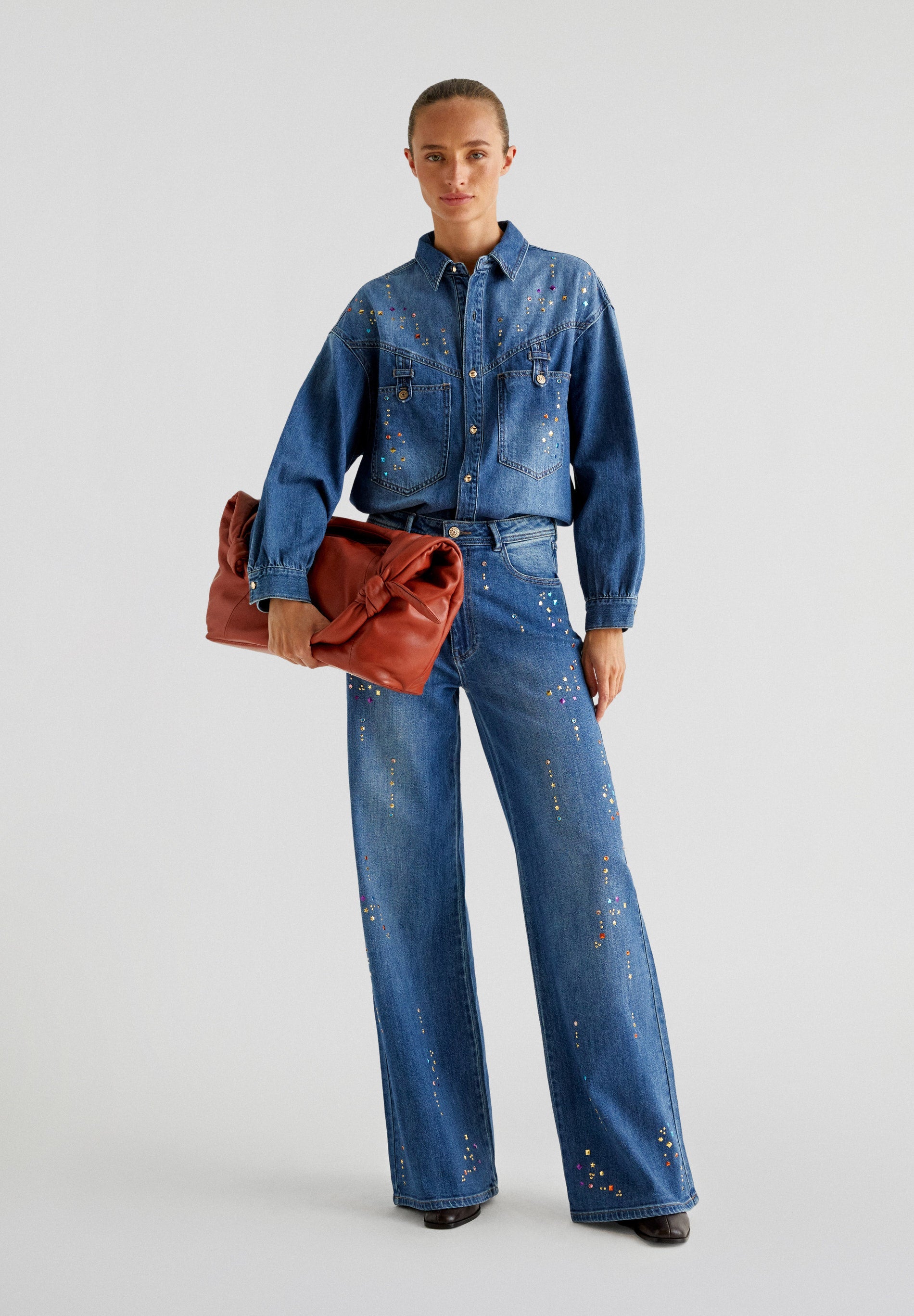 FULL LENGTH JEANS WITH STUDS