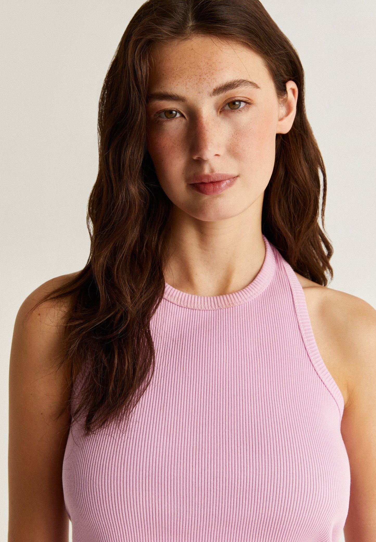 CROPPED RIBBED HALTER NECK TOP