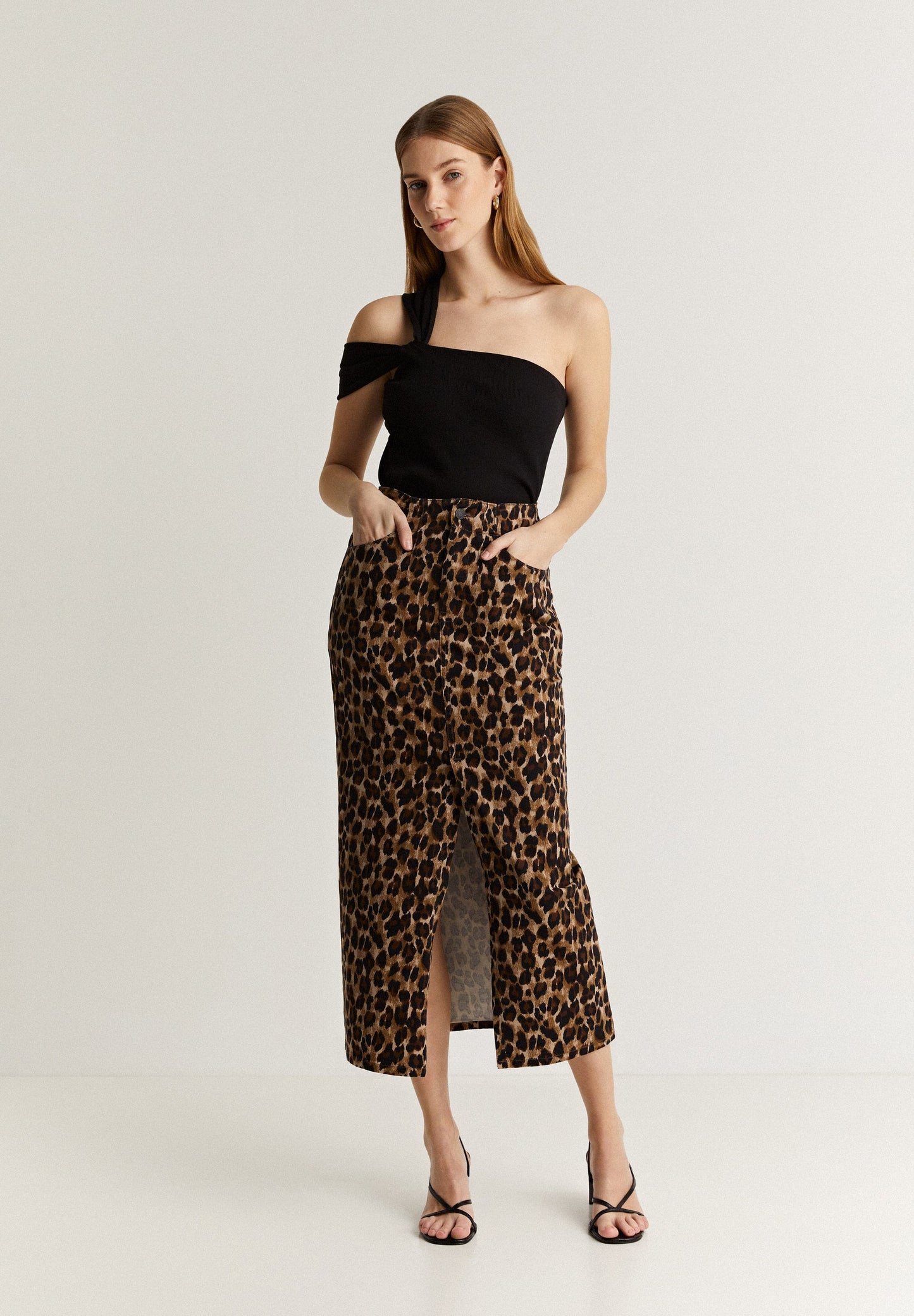 TOP WITH KNOT DETAIL