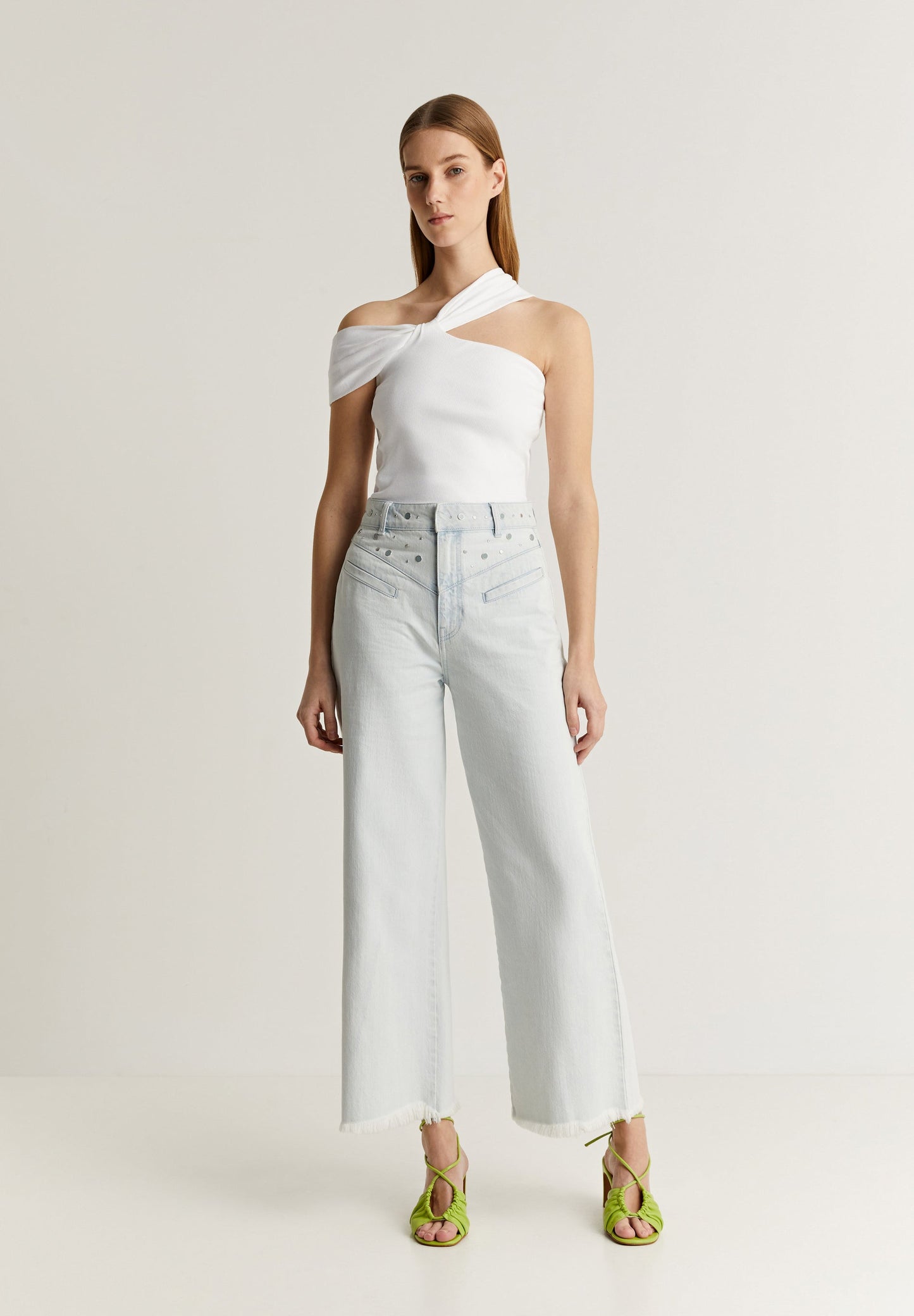 TOP WITH KNOT DETAIL