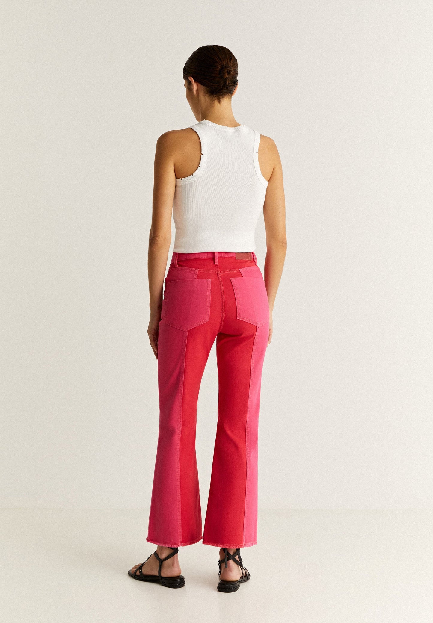 TWO-TONE ANKLE FLARED JEANS