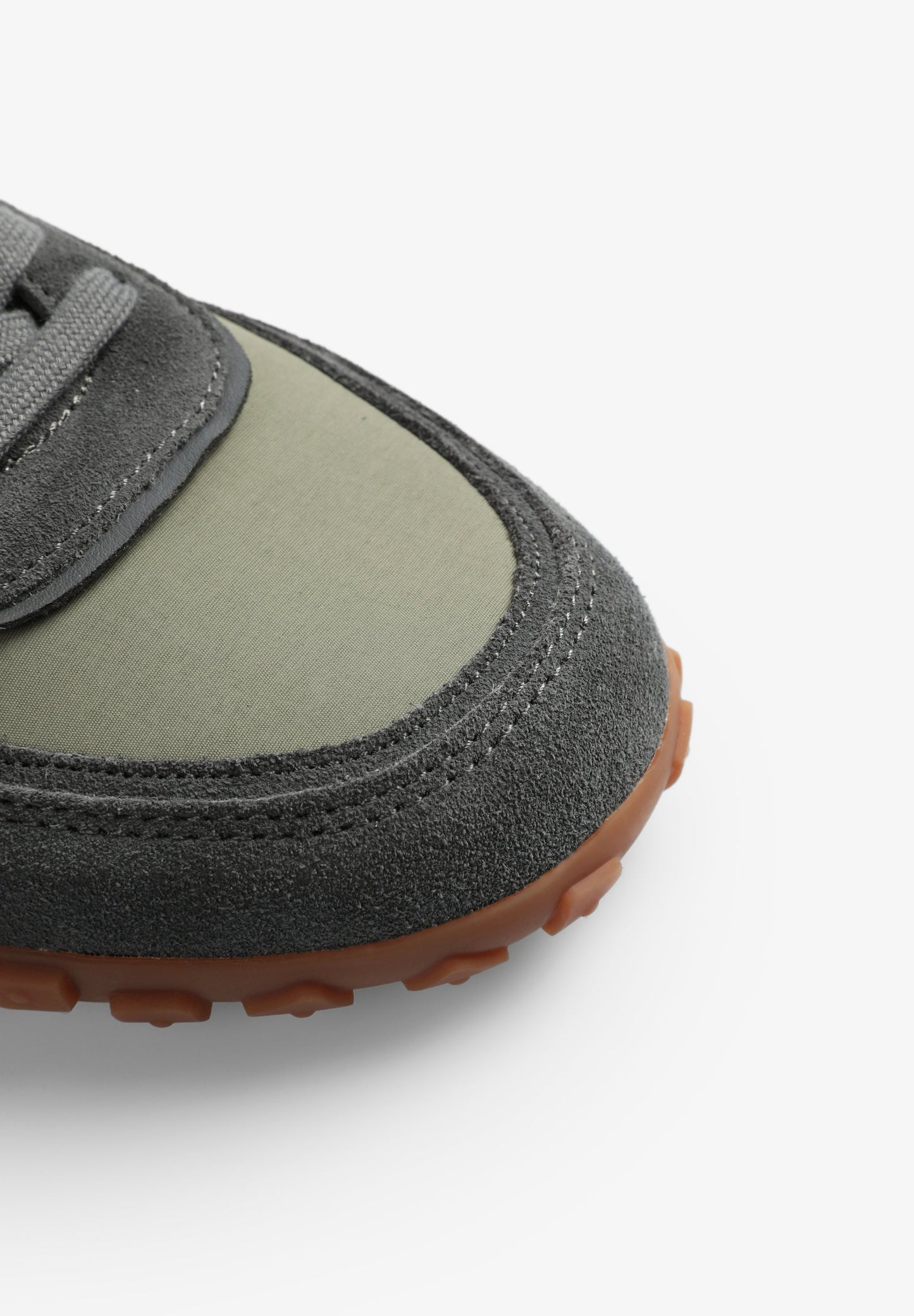 LOW SNEAKERS WITH SKULL PRINT