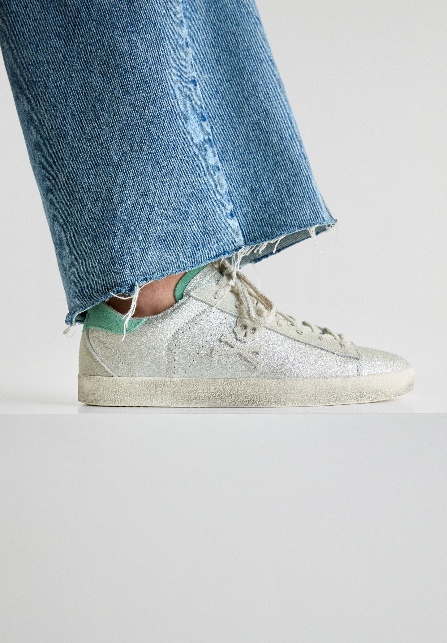 GLITTER LOW-TOP SNEAKERS