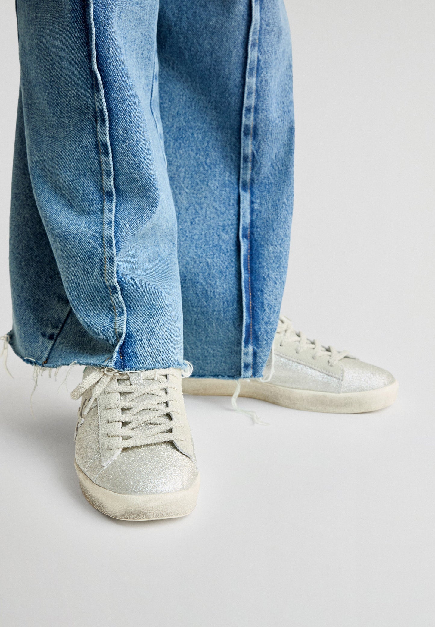 GLITTER LOW-TOP SNEAKERS