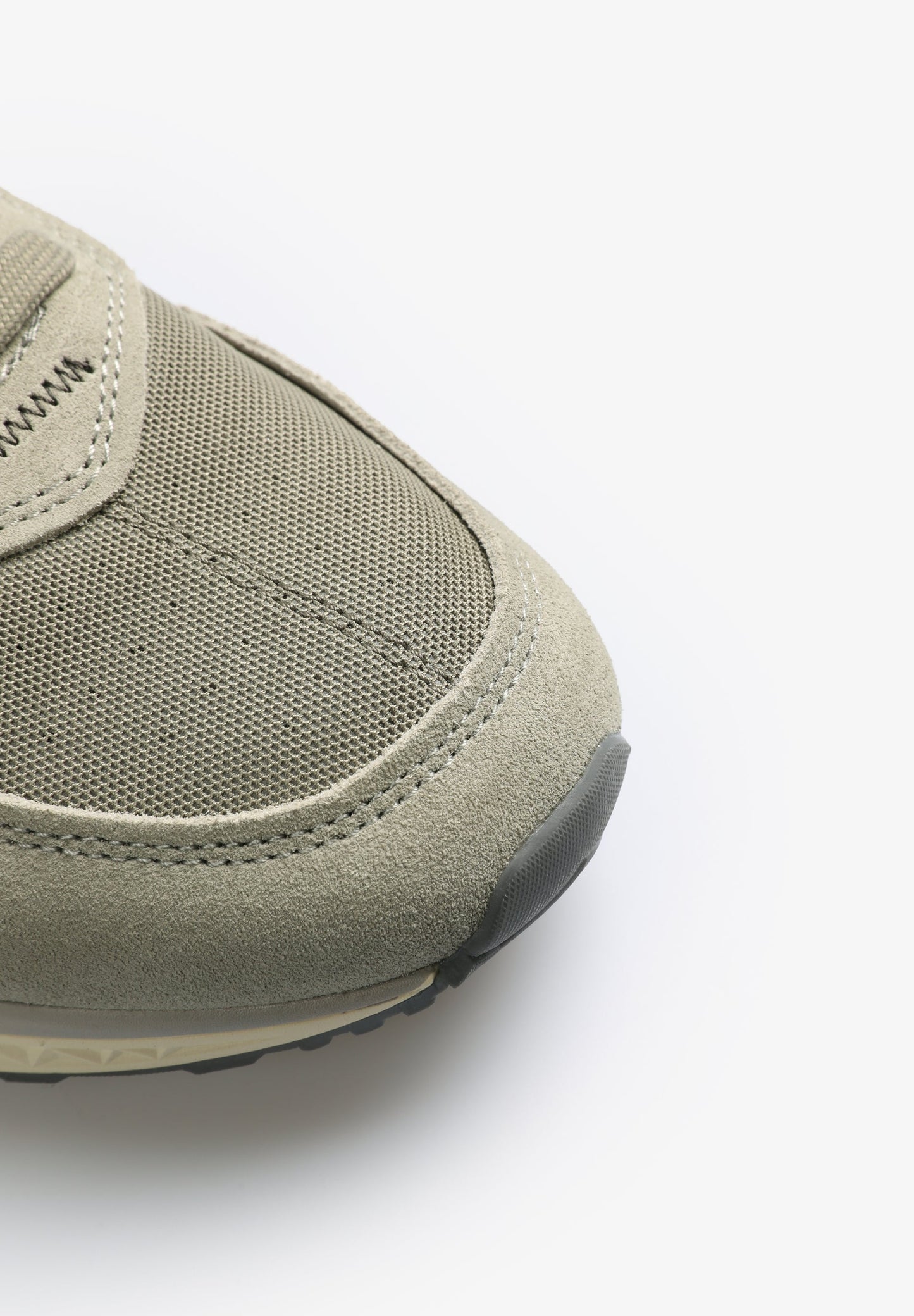 SNEAKERS WITH SUEDE SKULL DETAILS