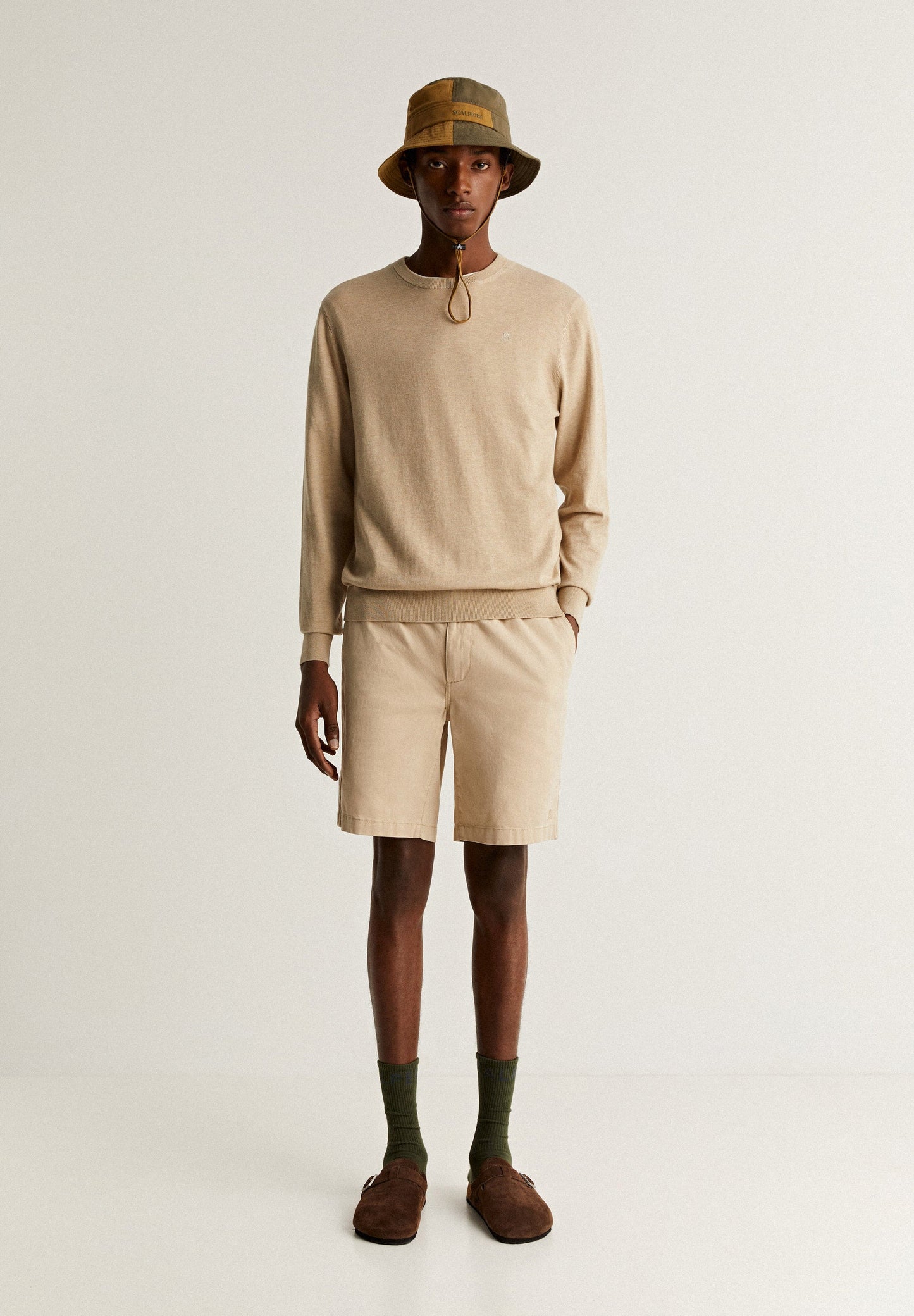 ROUND NECK SWEATER WITH SKULL