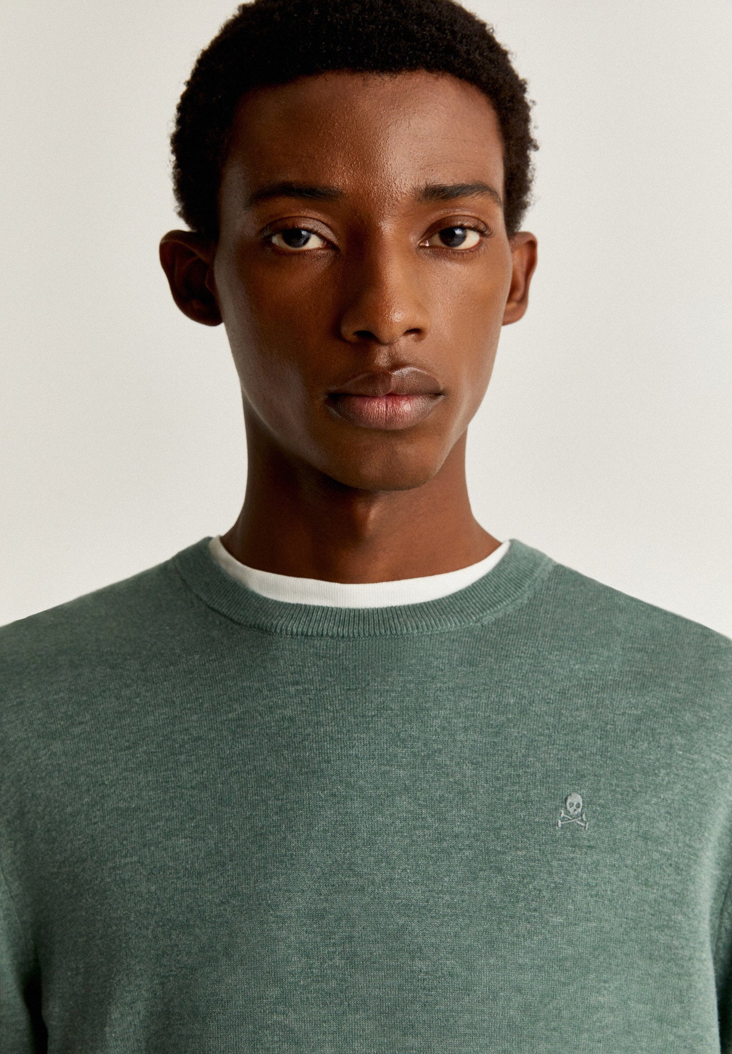 ROUND NECK SWEATER WITH SKULL