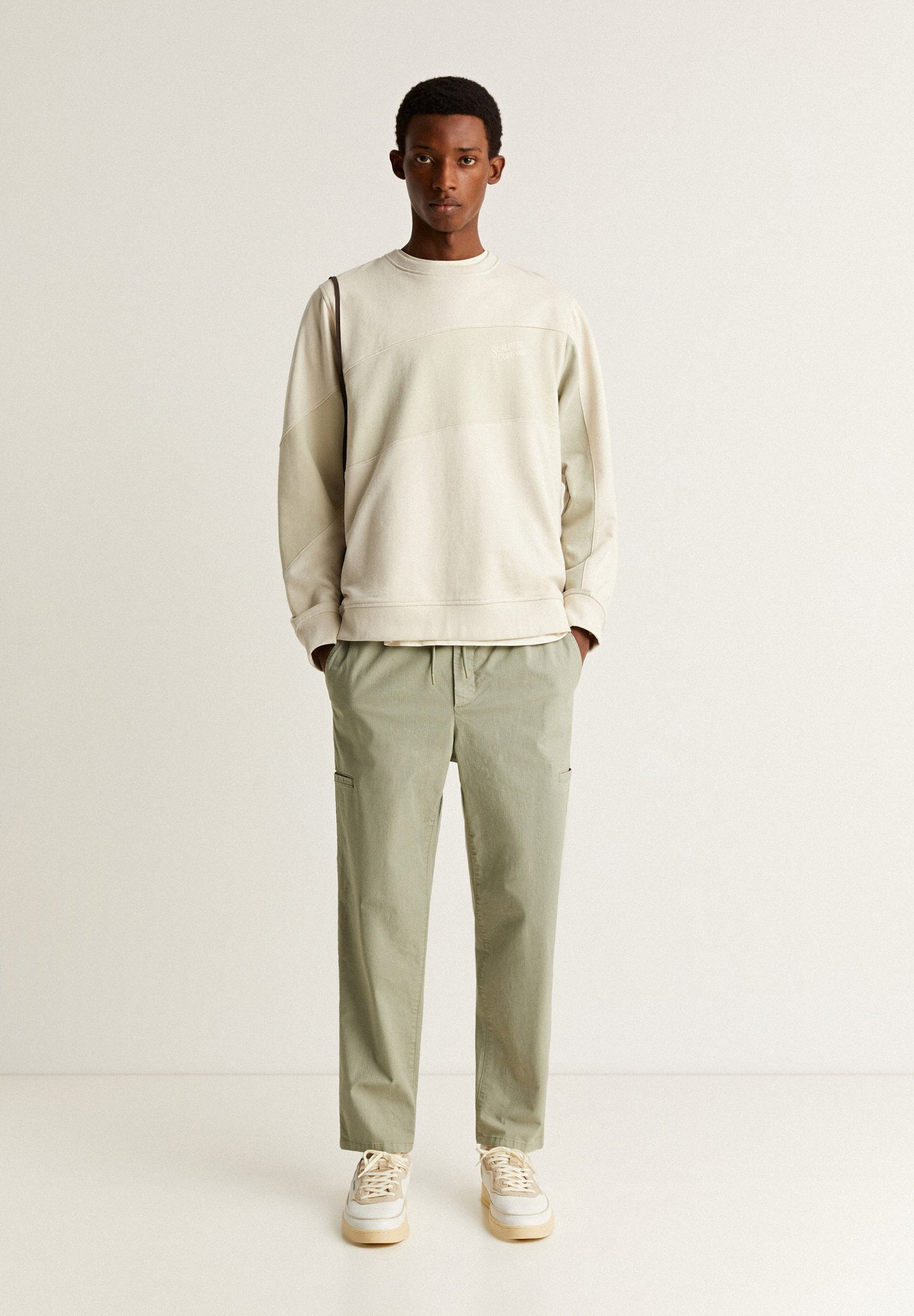 SWEATSHIRT WITH CONTRAST BLOCK DETAIL