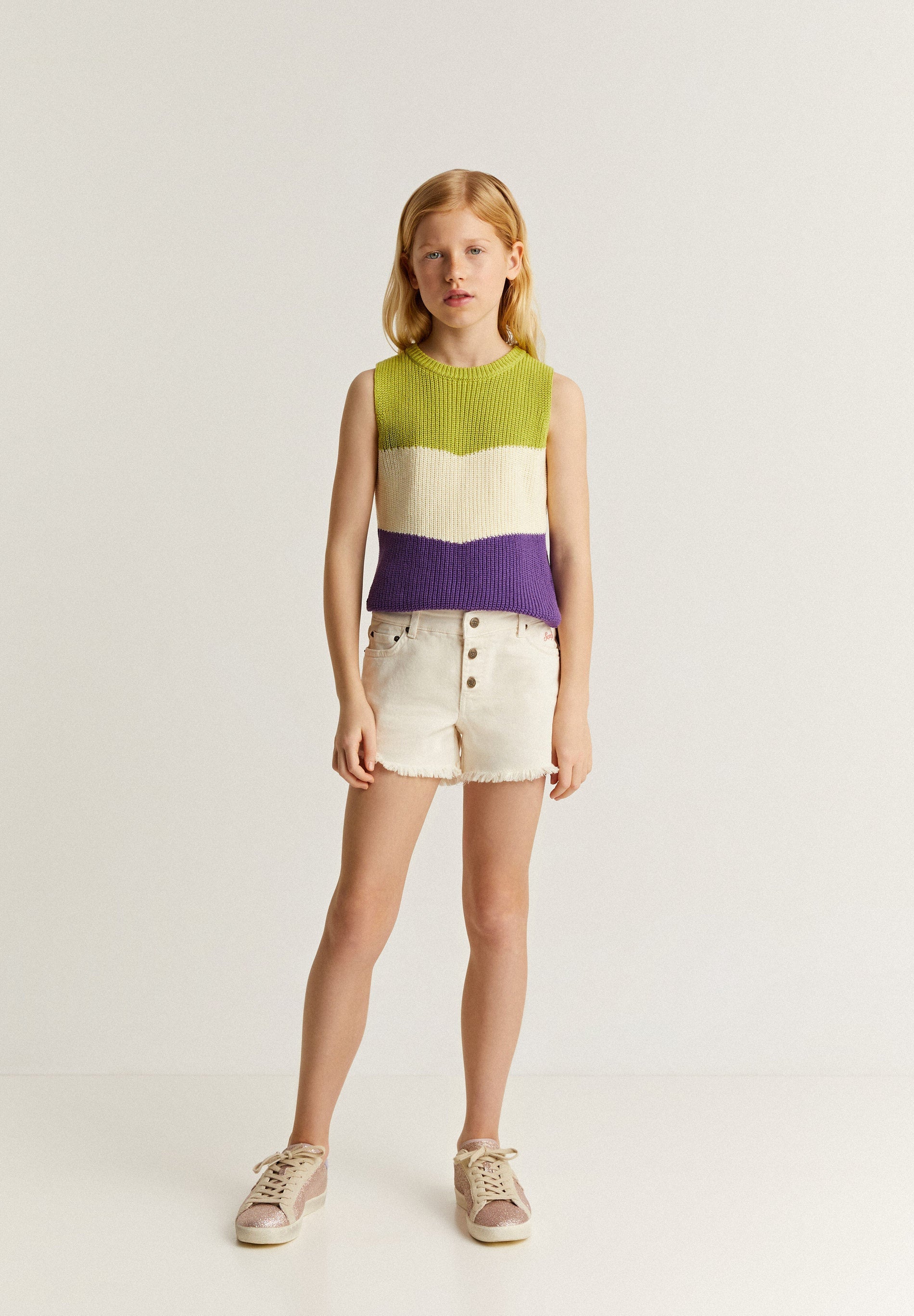 SHORTS WTIH FRAYED HEM