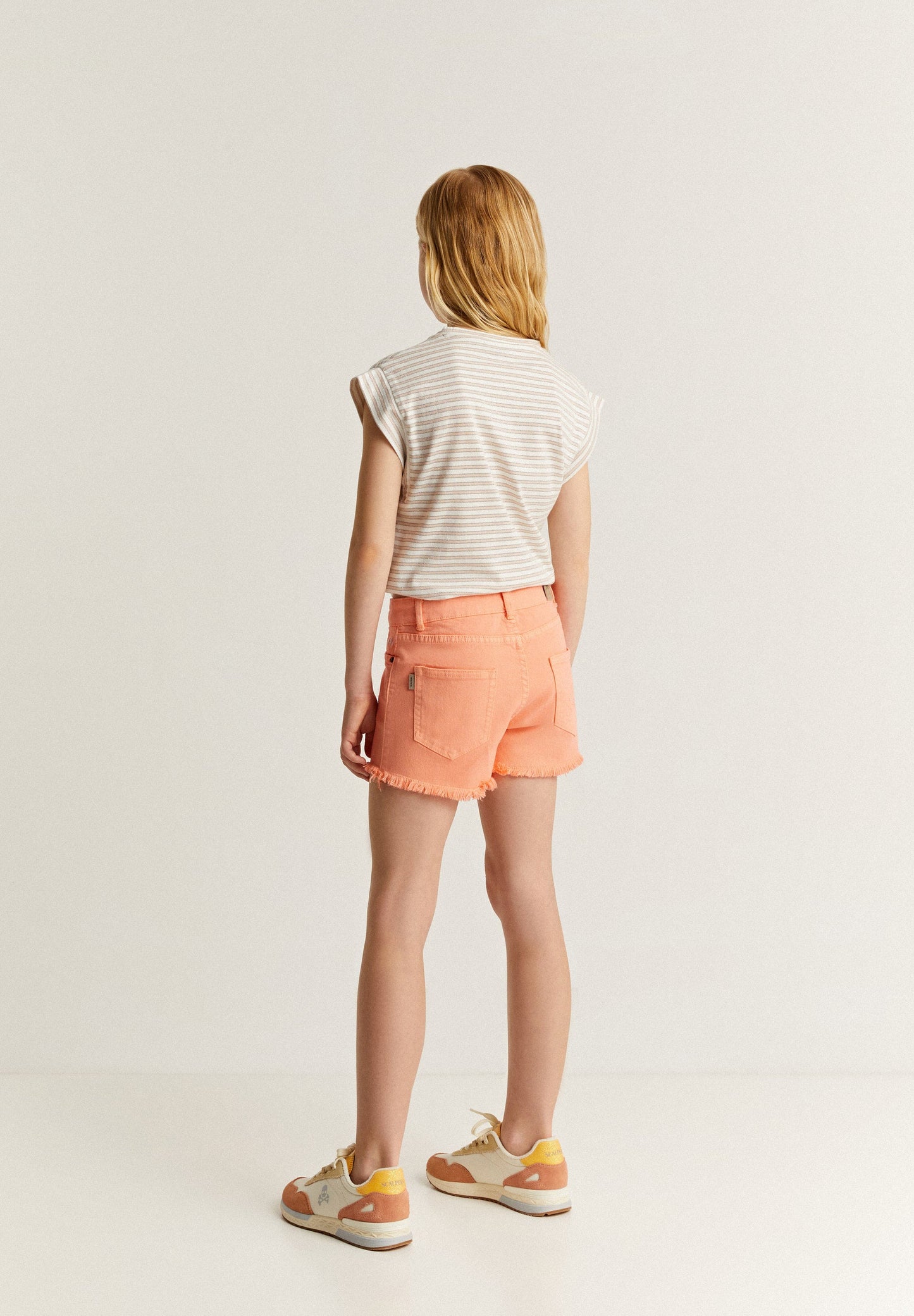 SHORTS WTIH FRAYED HEM