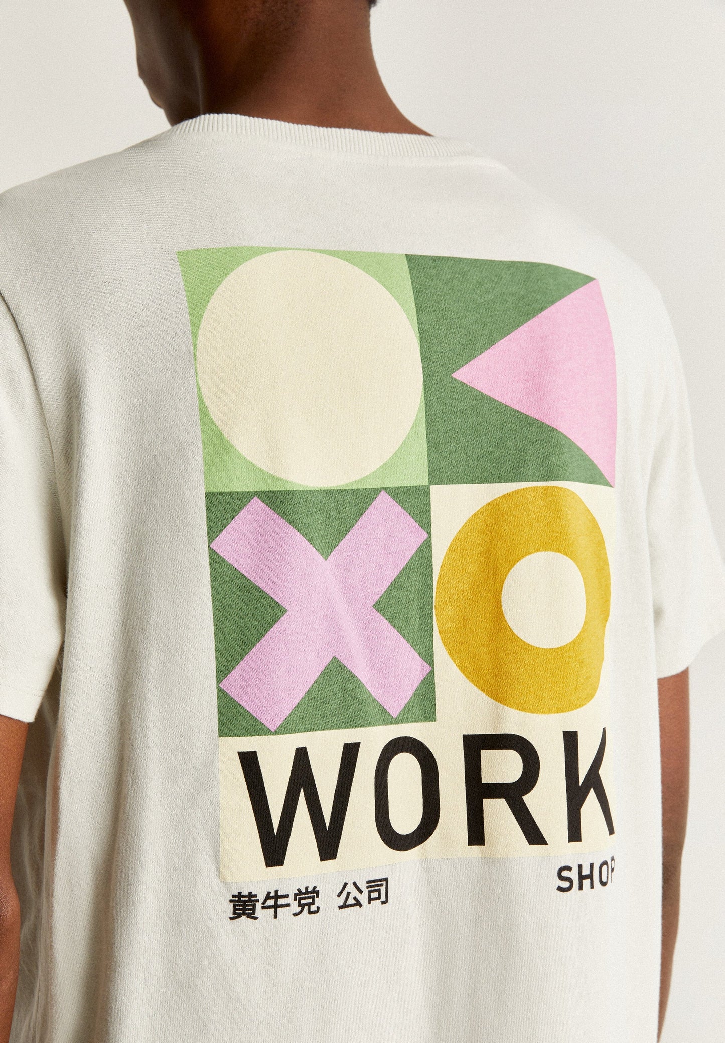 T-SHIRT WITH FLOCKED DETAILS