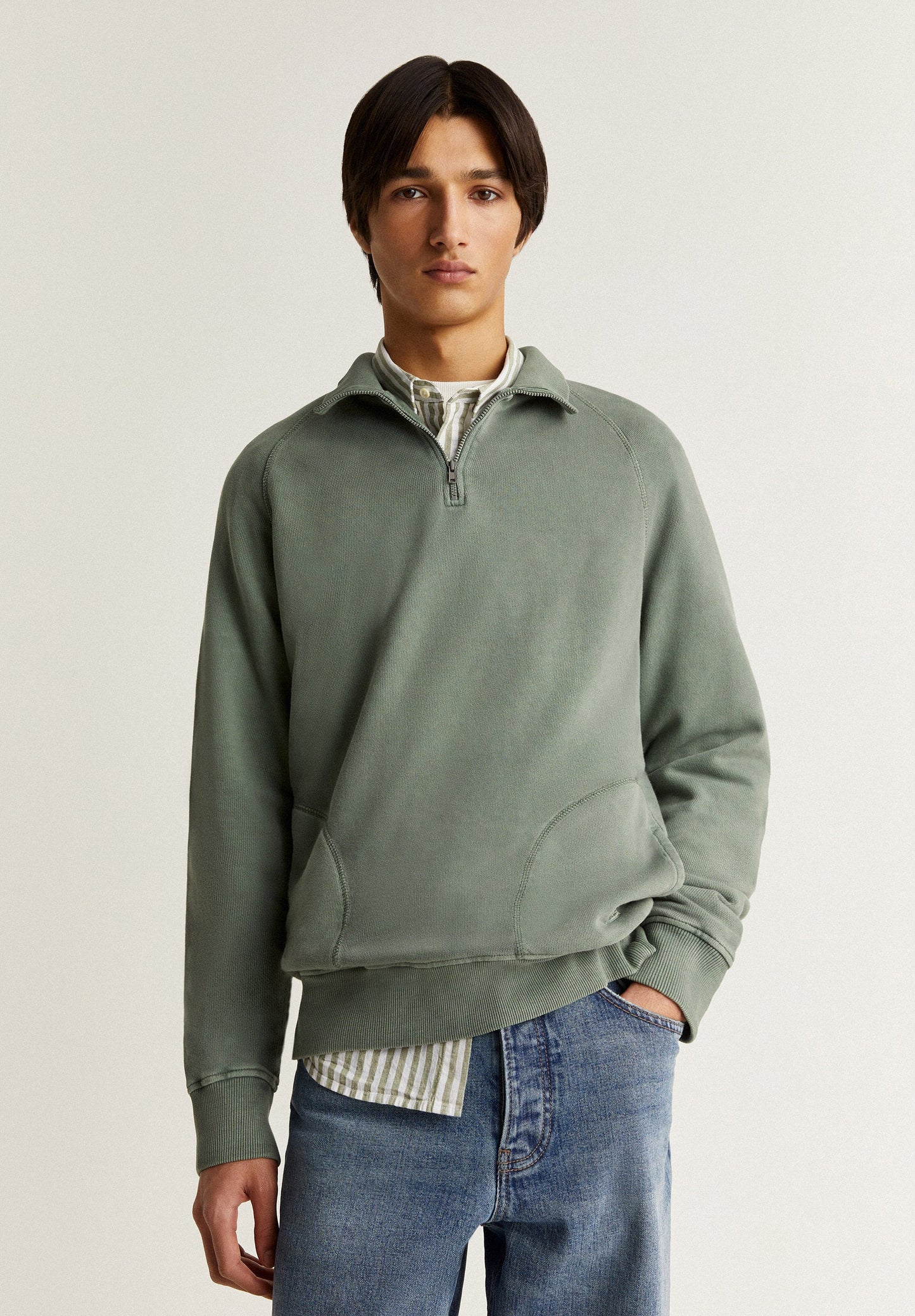 SWEATSHIRT WITH SEAM DETAIL