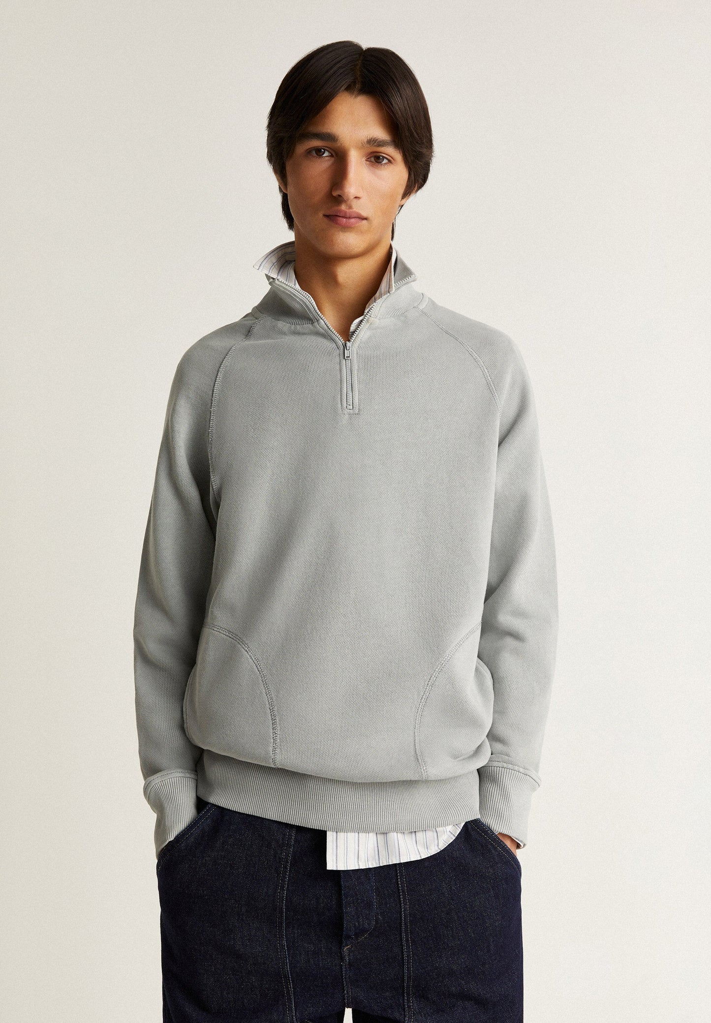 SWEATSHIRT WITH SEAM DETAIL