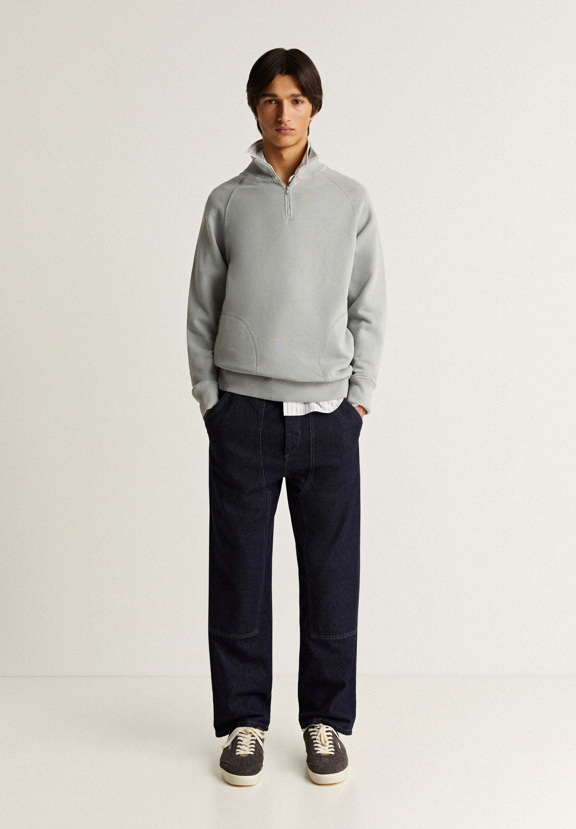 SWEATSHIRT WITH SEAM DETAIL