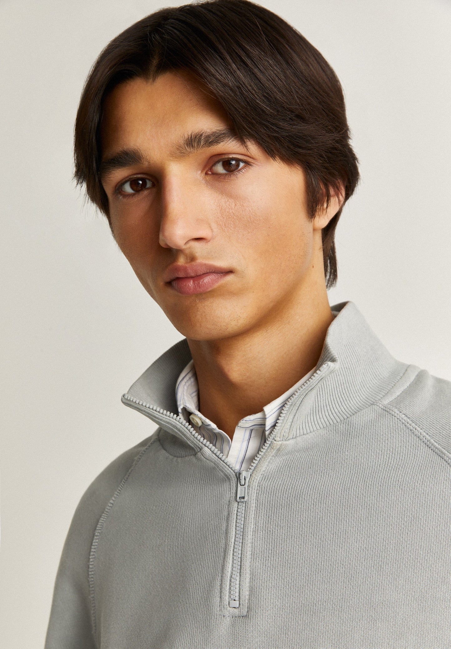 SWEATSHIRT WITH SEAM DETAIL