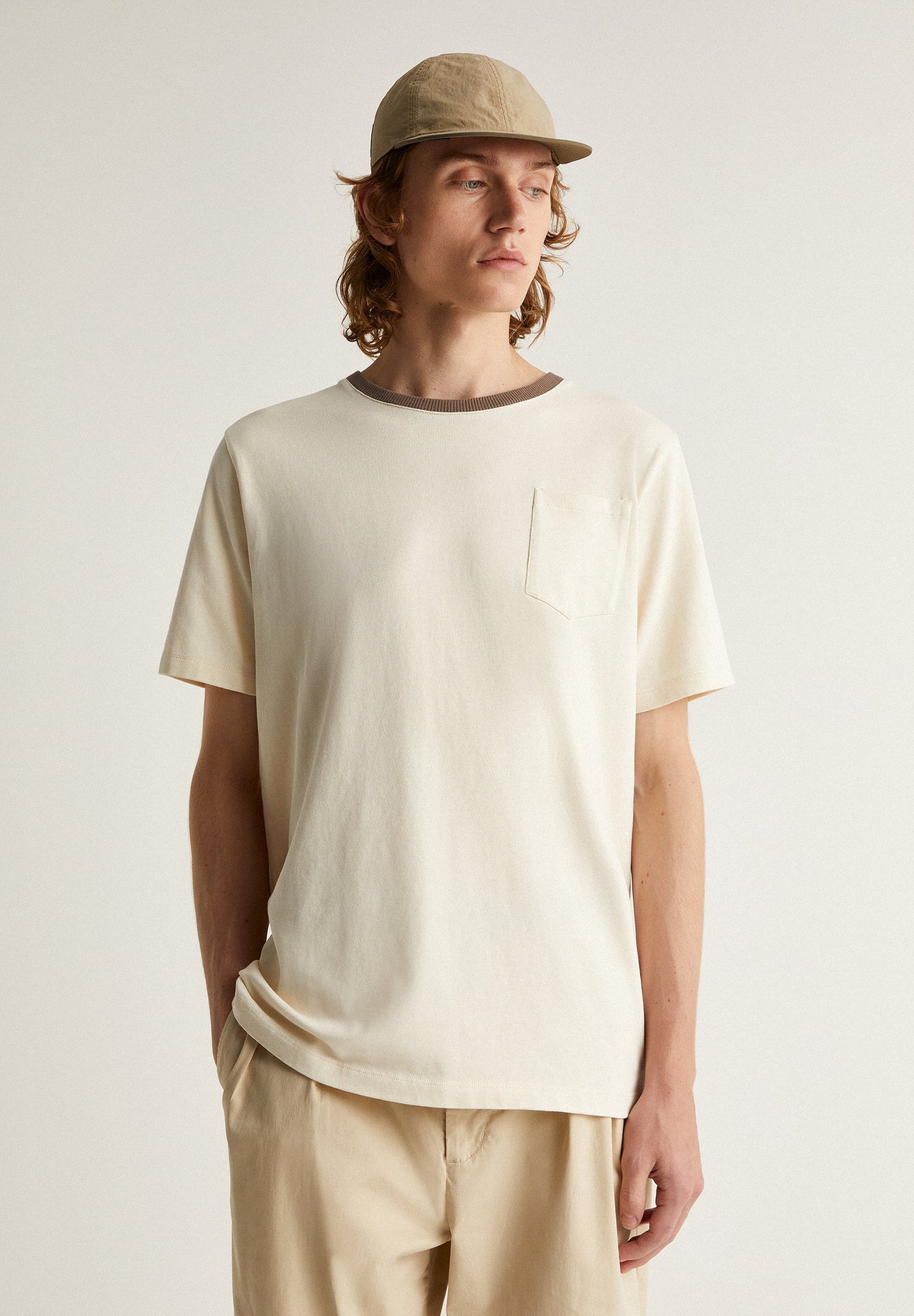 T-SHIRT WITH CONTRAST COLLAR DETAIL