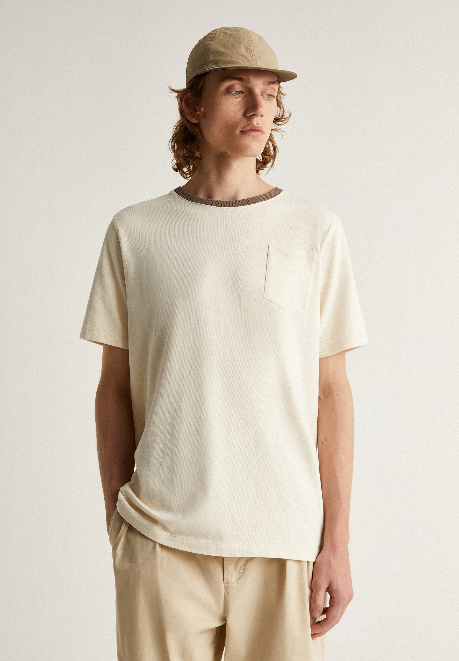 T-SHIRT WITH CONTRAST COLLAR DETAIL