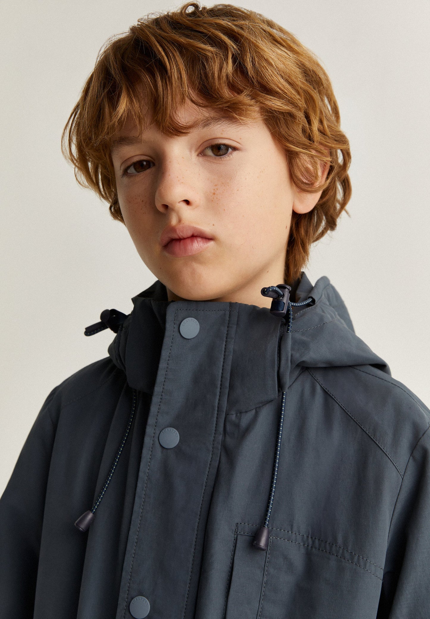 LIGHTWEIGHT JACKET WITH HOOD