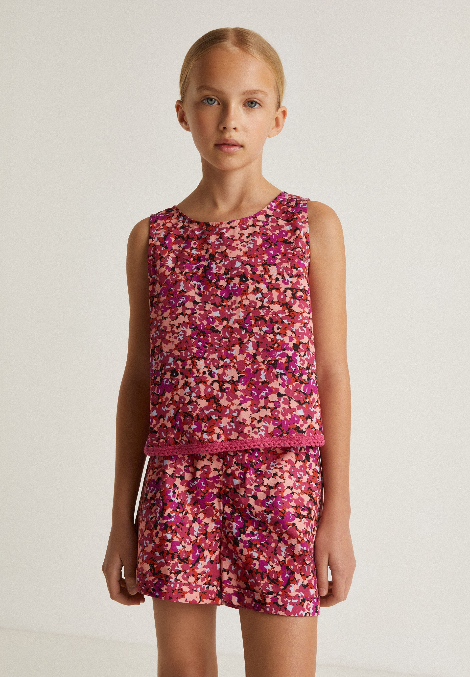 PRINTED TOP WITH CRISS-CROSS BACK