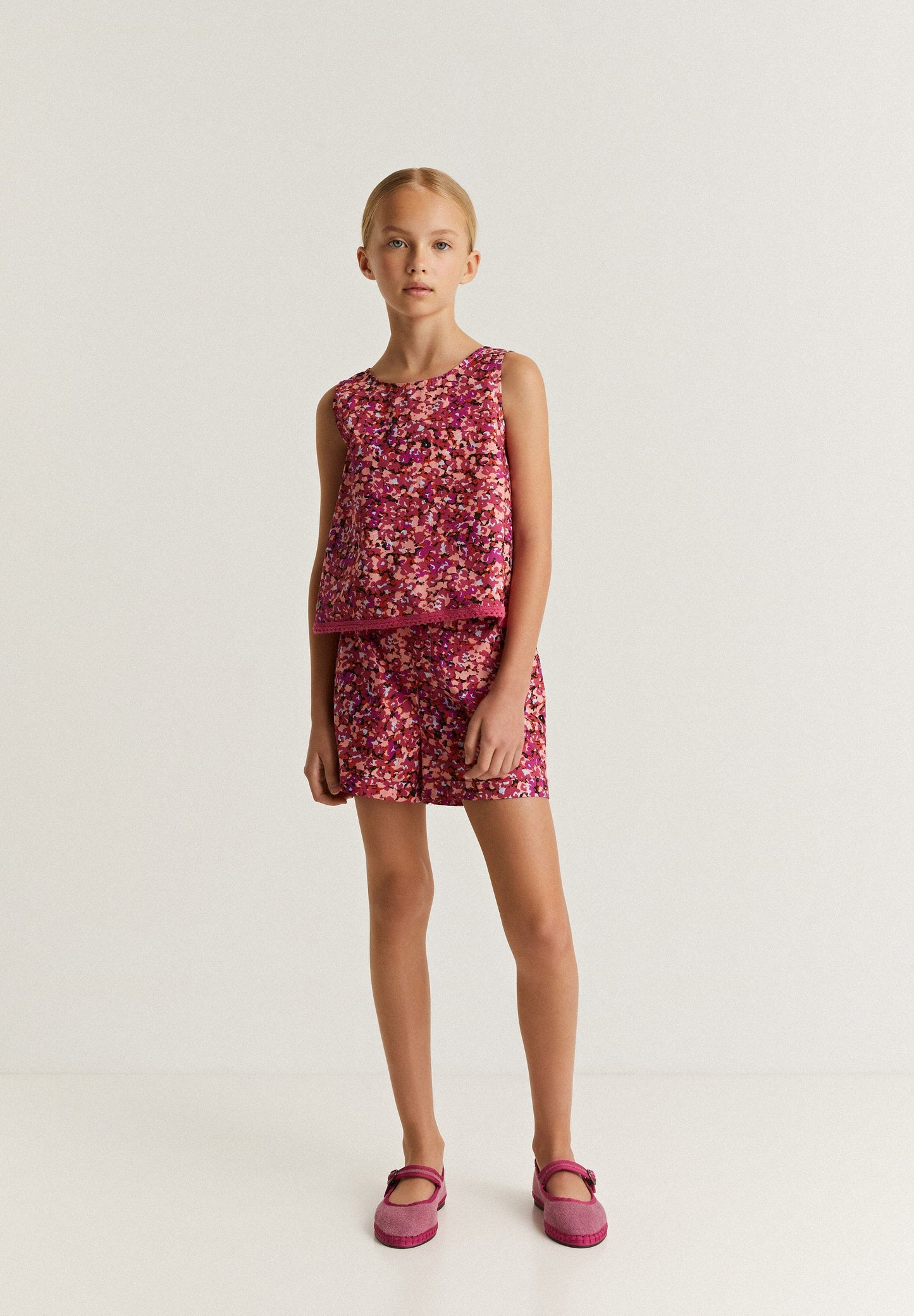 PRINTED TOP WITH CRISS-CROSS BACK