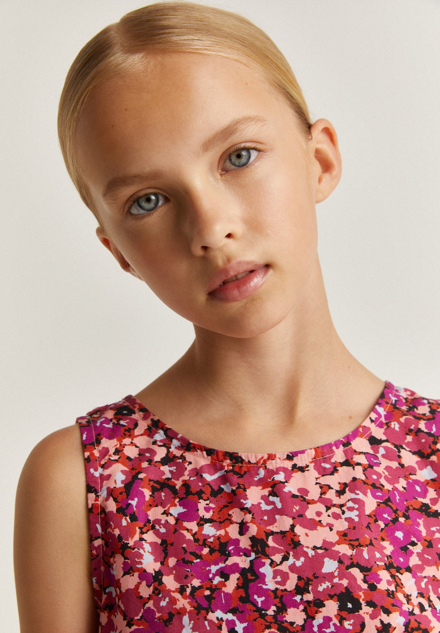 PRINTED TOP WITH CRISS-CROSS BACK