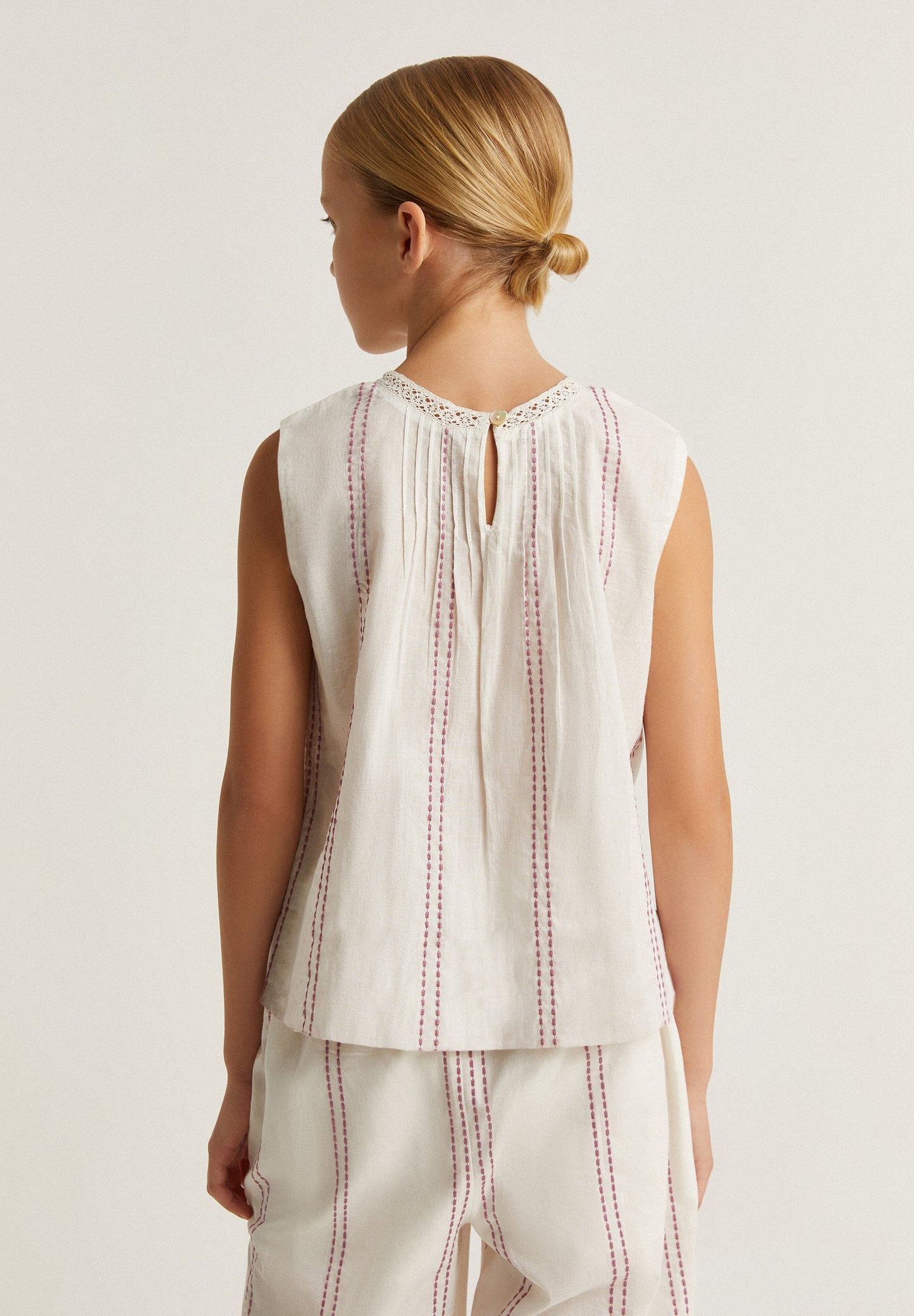 TOP WITH CONTRAST EMBROIDERY DETAIL